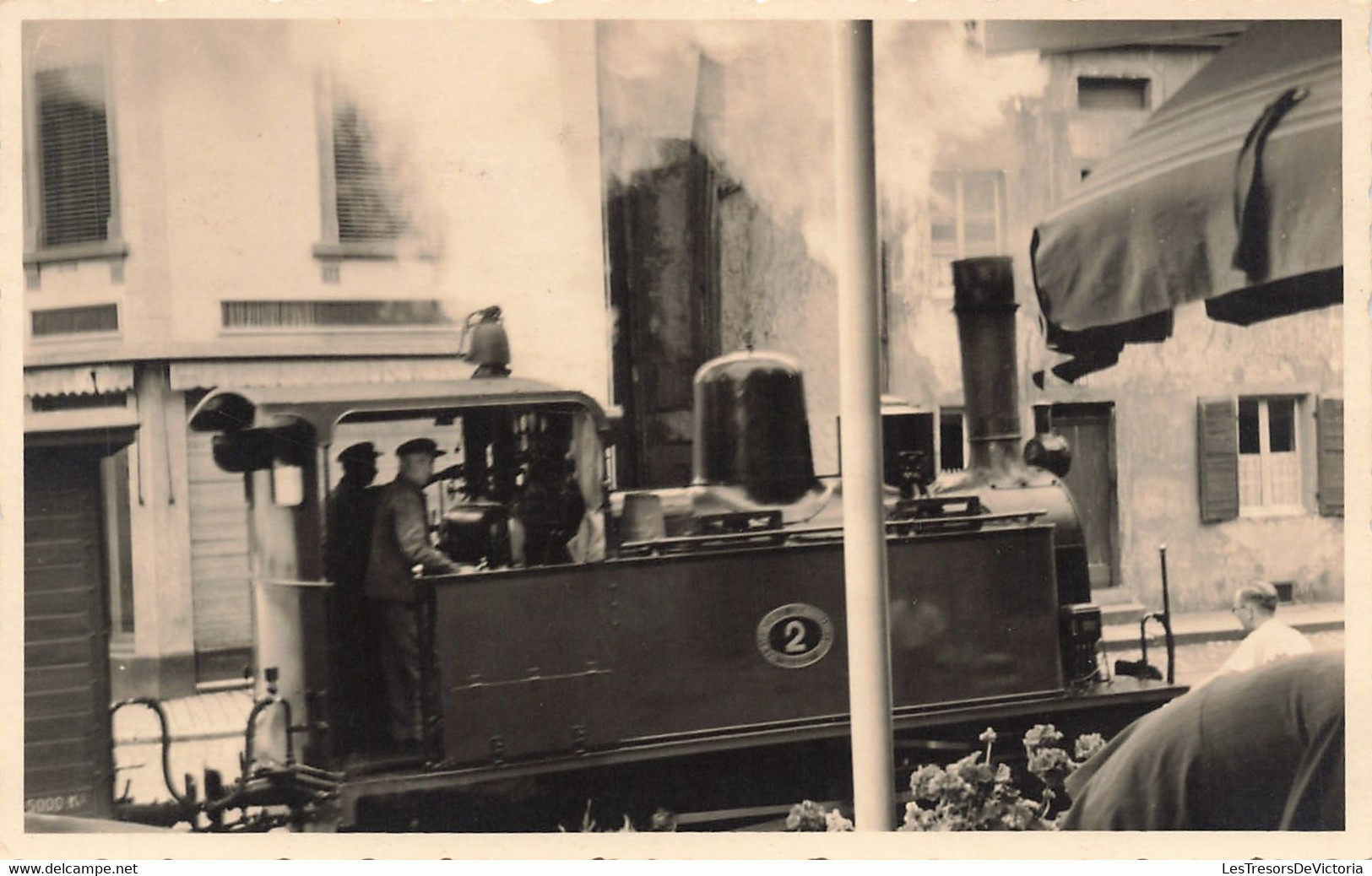 CPA - Carte Photo - Locomotive A Vapeur - Animé - Bords Dentelés - Oblitéré Bruxelles 1942 - Treinen