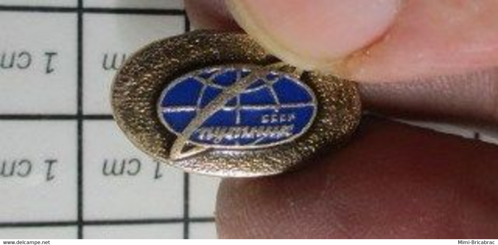 URSS23 Pas Pin's MAIS BROCHE OU BADGE / Origine RUSSIE / URSS GLOBE TERRESTRE - Raumfahrt