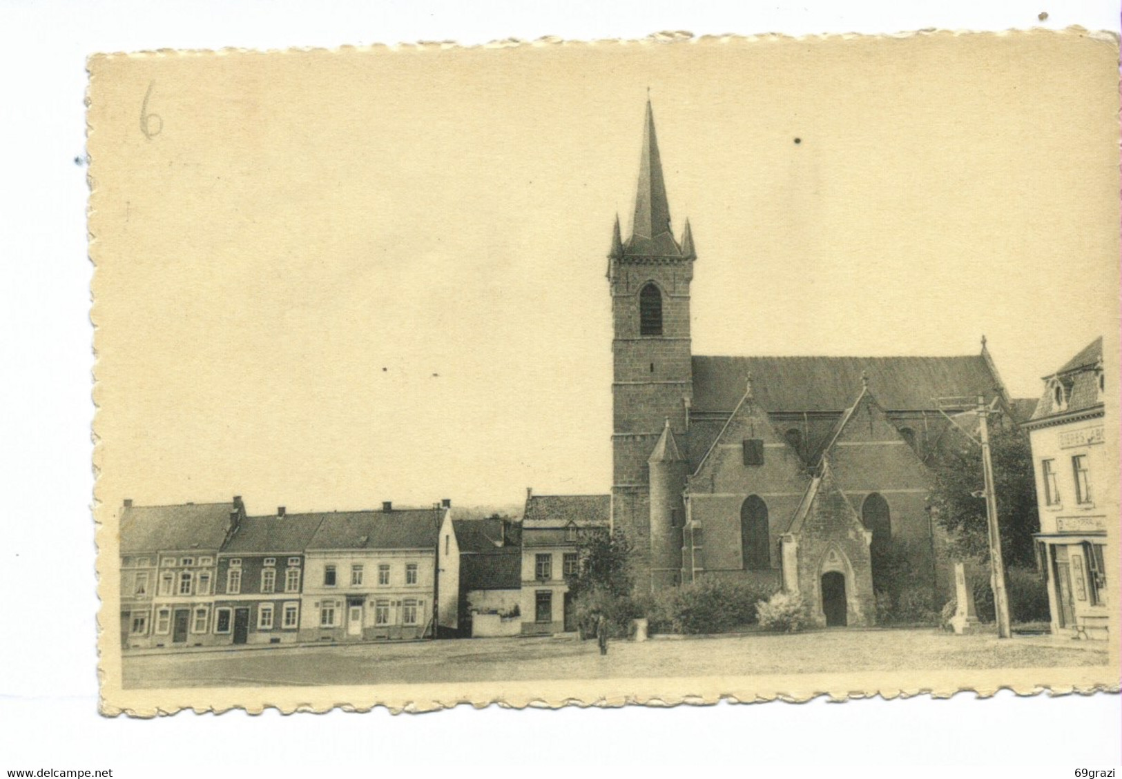 Flobecq - Eglise Et Coin De La Place - Flobecq - Vloesberg