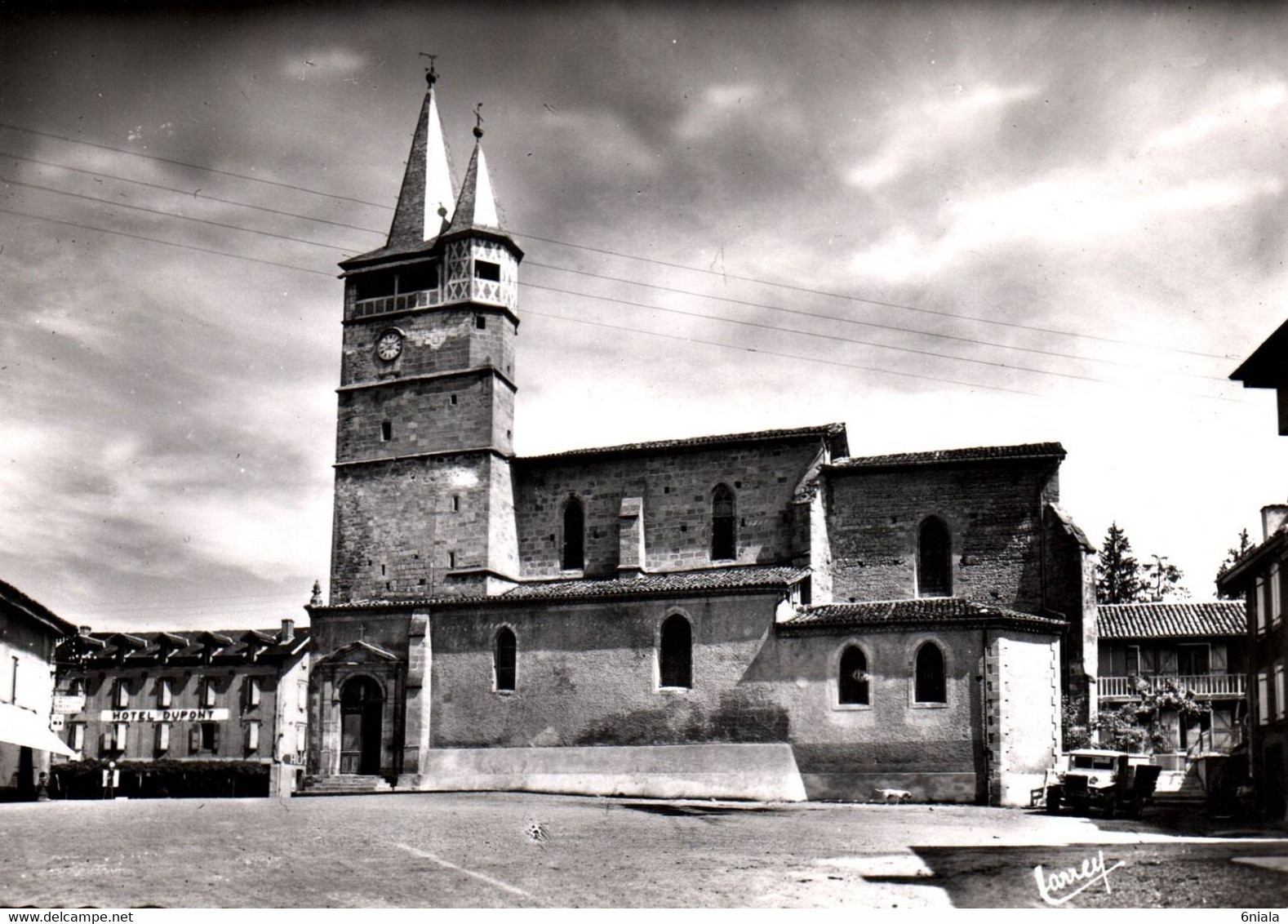 17062 CASTELNAU MAGNOAC  L'Eglise (clocher Du XIIIe S, Hôtel Dupont)  ( 2 Scans ) 65 - Castelnau Magnoac