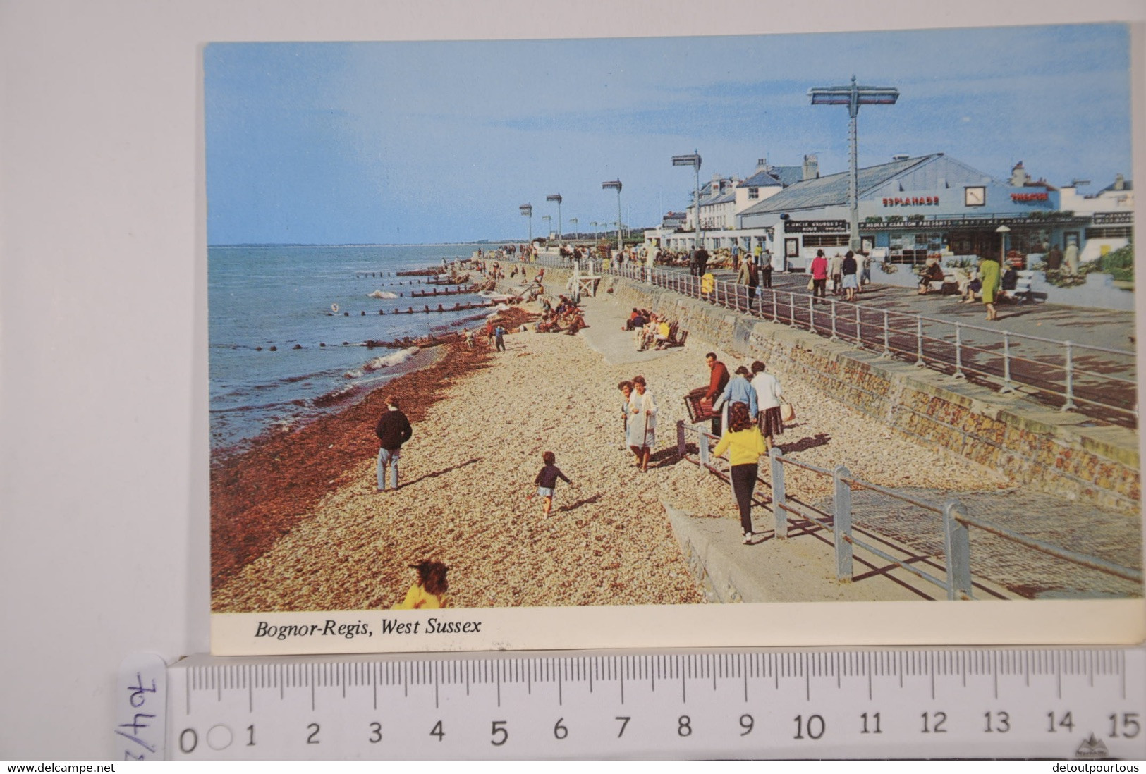 BOGNOR REGIS West Sussex : Beach Looking To Selsey  Esplanade Theatre - Bognor Regis