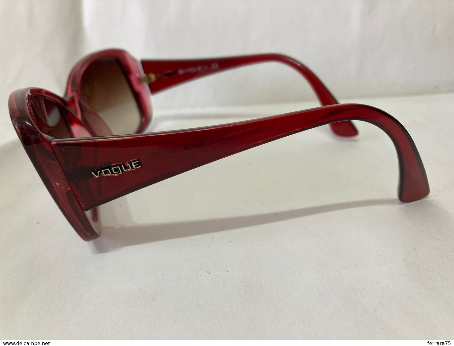 OCCHIALI DA SOLE USATI VOGUE DA DONNA VO 2843-S MISURE 56-16-135 CON CUSTODIA. - Sun Glasses