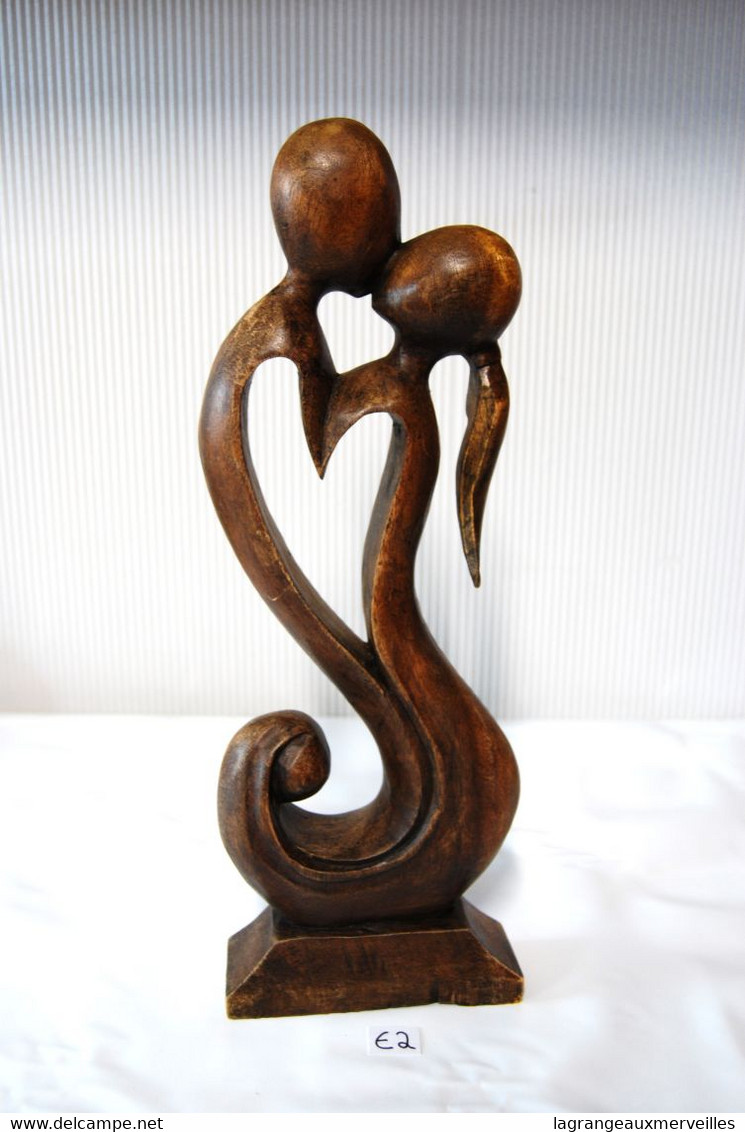 E2 Ancienne sculpture - amoureuse en bois - Romantisme