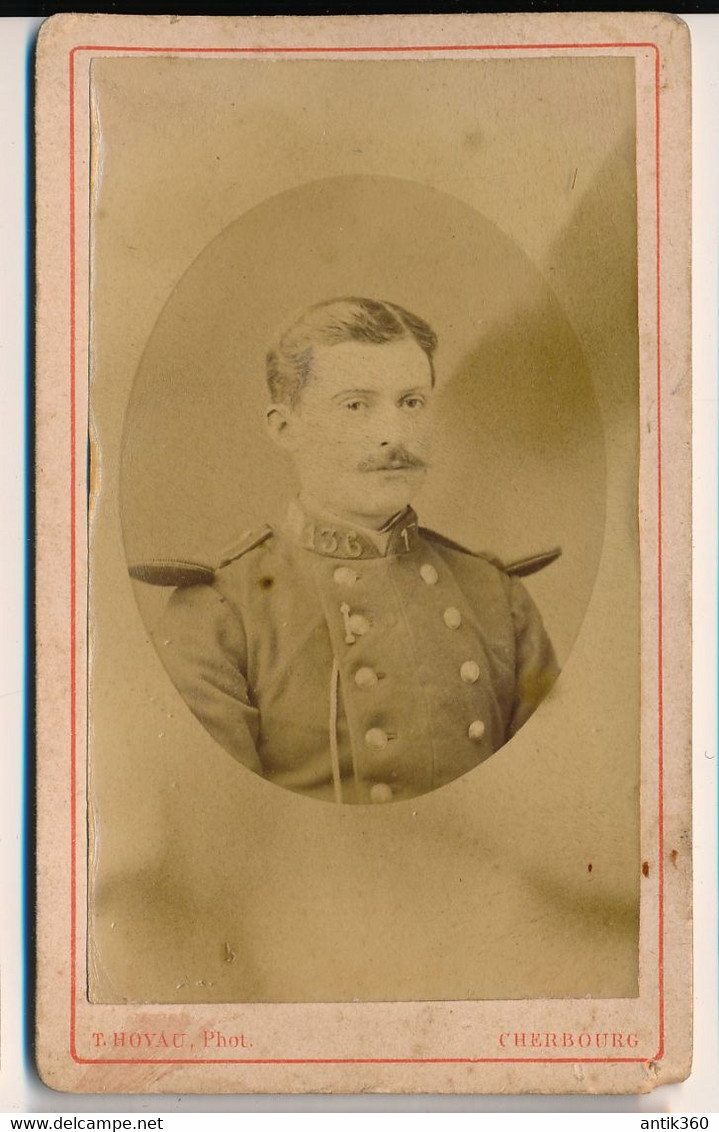 Photographie Ancienne CDV Portrait Homme Militaire Photographe HOYAU à Cherbourg 136e Régiment 136 - Identifizierten Personen