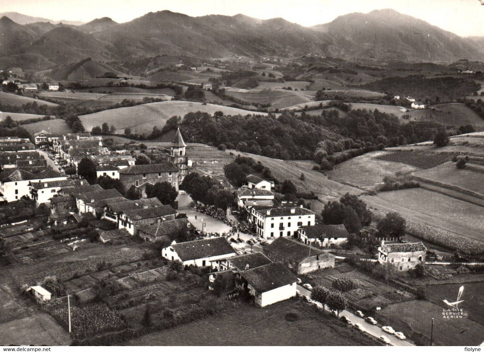 Ainhoa - Vue Aérienne Sur Le Village - Frontière Franco Espagnole - Chistera Pelote Basque - Ainhoa