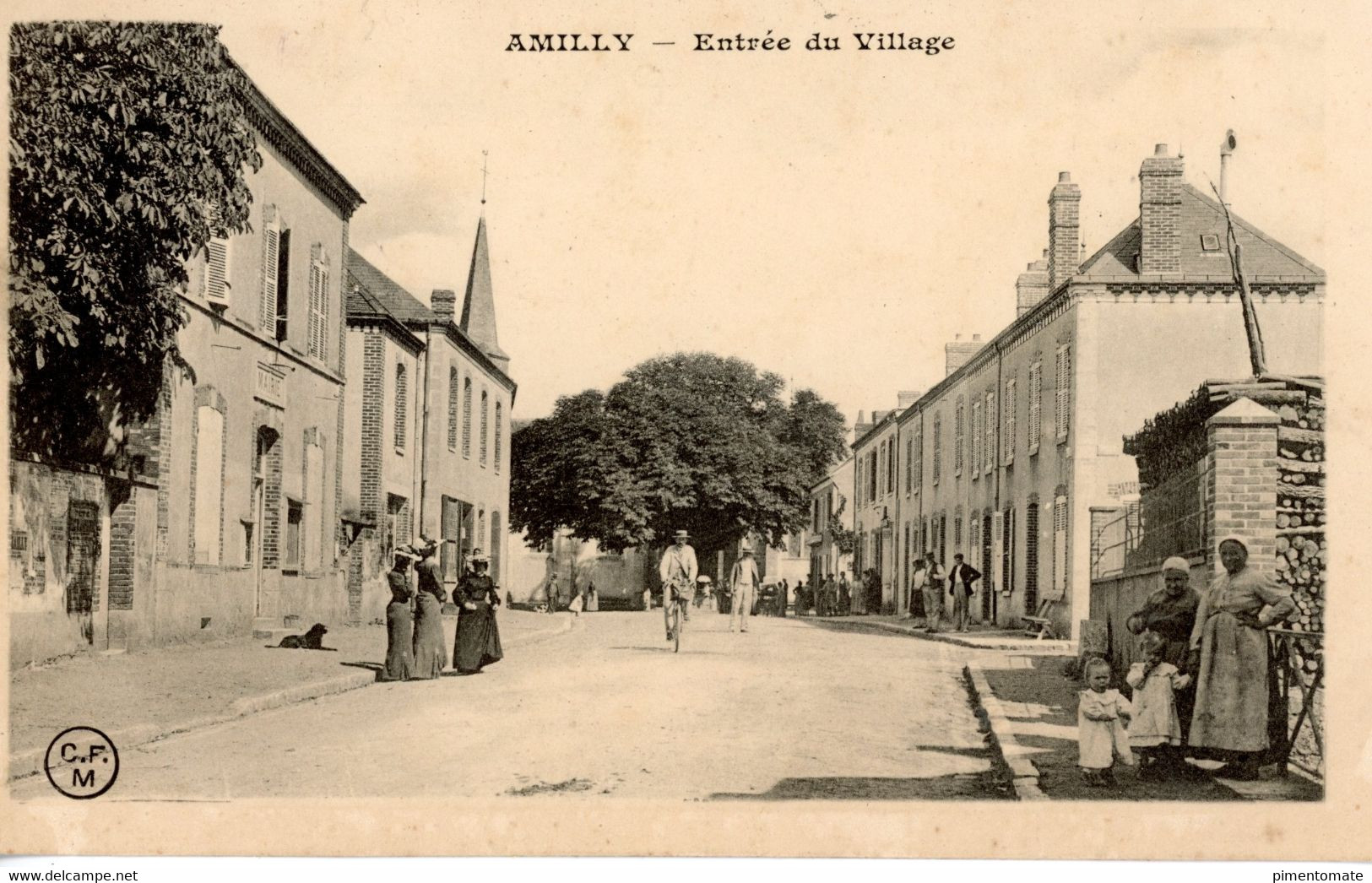 AMILLY ENTREE DU VILLAGE - Amilly