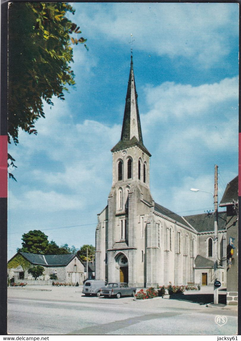 53 - Louverne - L'église - Louverne