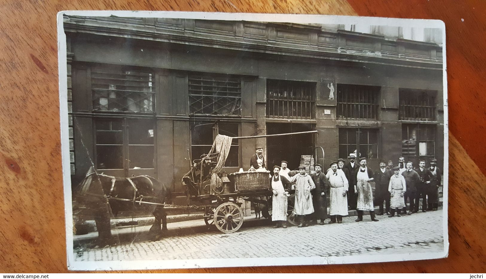 Magasin à Situer Carte Photo, Ecarisseurs Ou Boucher Devant Un Attelage  , Editeur à Ermont - Magasins