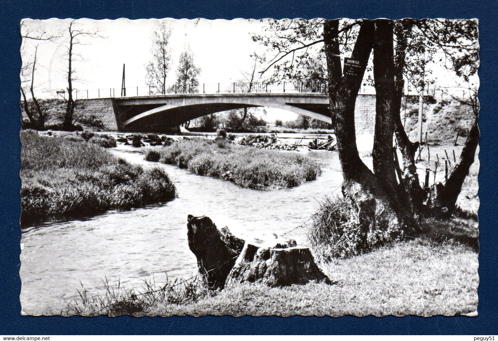 Les Bulles ( Chiny). Le Pont Et Le Barrage Sur La Vierre. Panneau Barrage , Pêche Interdite. 1966 - Chiny