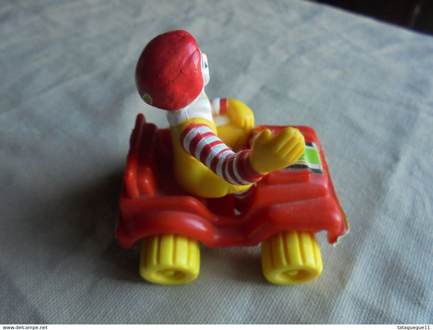 Vintage - Cadeau Jouet Publicitaire Mc Donald's Dans Sa Voiture - McDonald's