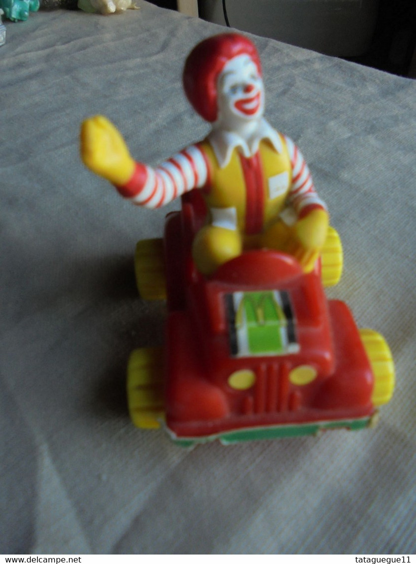 Vintage - Cadeau jouet Publicitaire Mc Donald's dans sa voiture