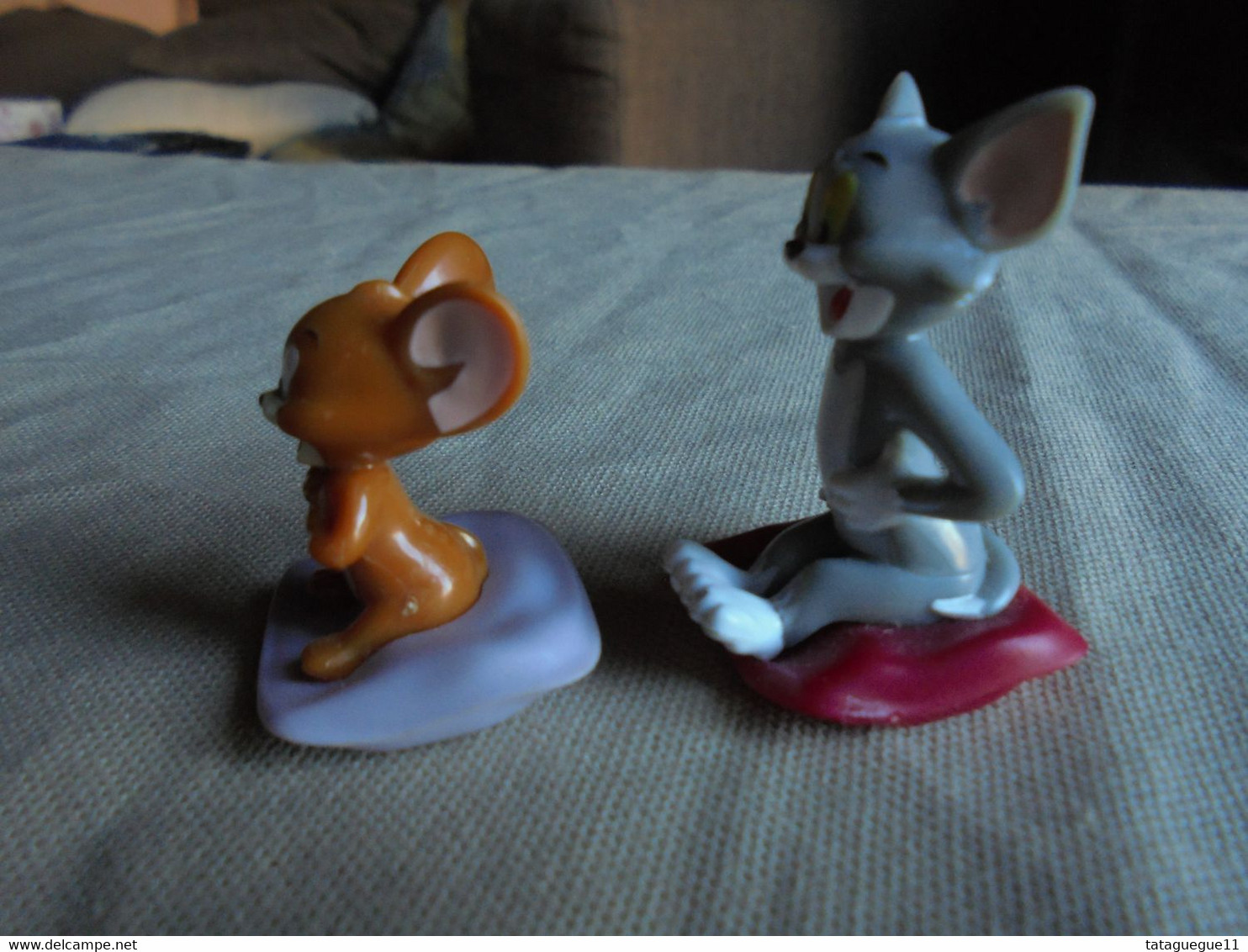 Vintage - Couple de figurines Tom et Jerry sur leurs coussins