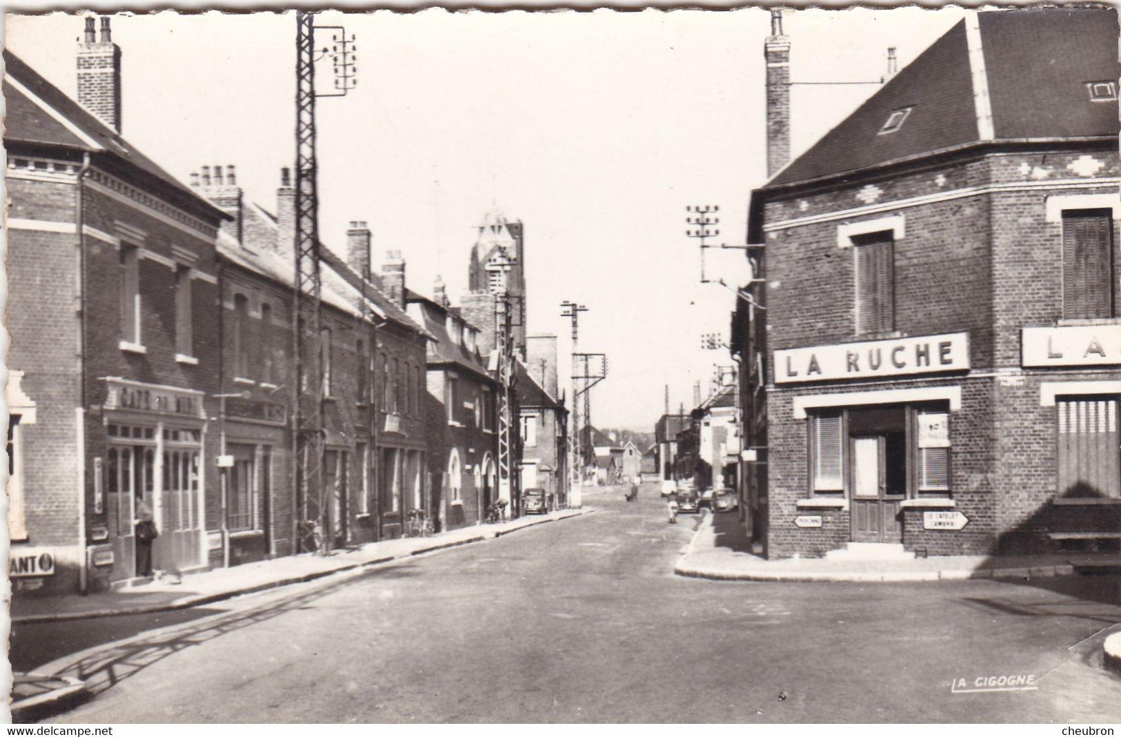 80.  ROISEL. CPA. RUE DE LA REPUBLIQUE.  + TEXTE ANNEES 50 - Roisel