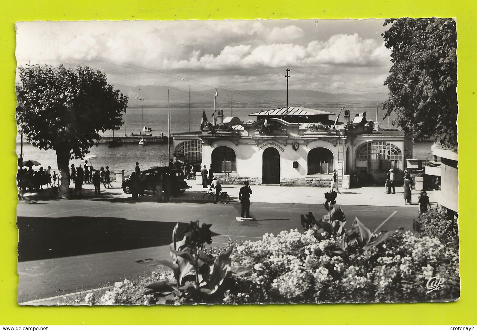 74 EVIAN LES BAINS N°141 Le Bureau Des Douanes En 1960 VOIR ZOOM Douanier Sur Son Socle Voiture Auto Ancienne - Douane