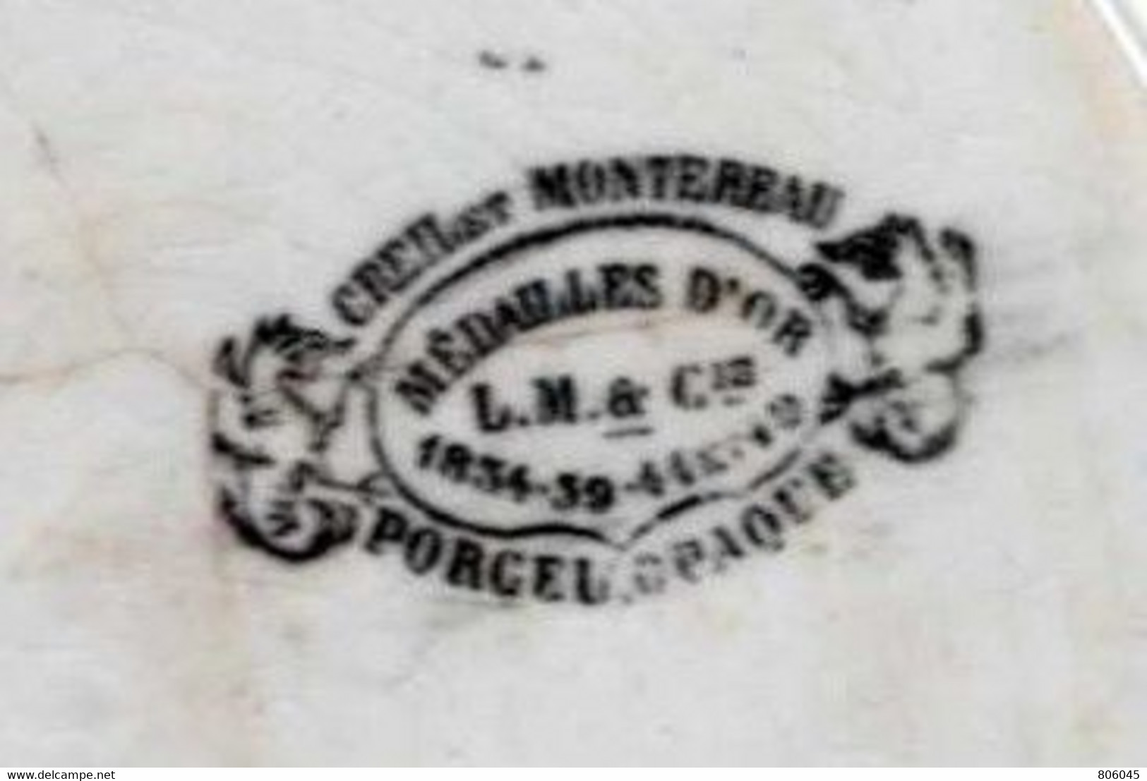 Assiette En Faïence Creil Et Montereau - Plates