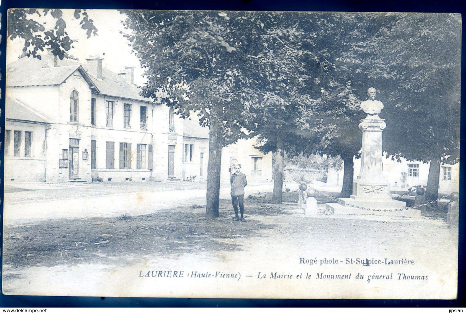 Cpa Du 87 Laurière -- La Mairie Et Le Monument Du Général Thoumas   LANR23 - Lauriere