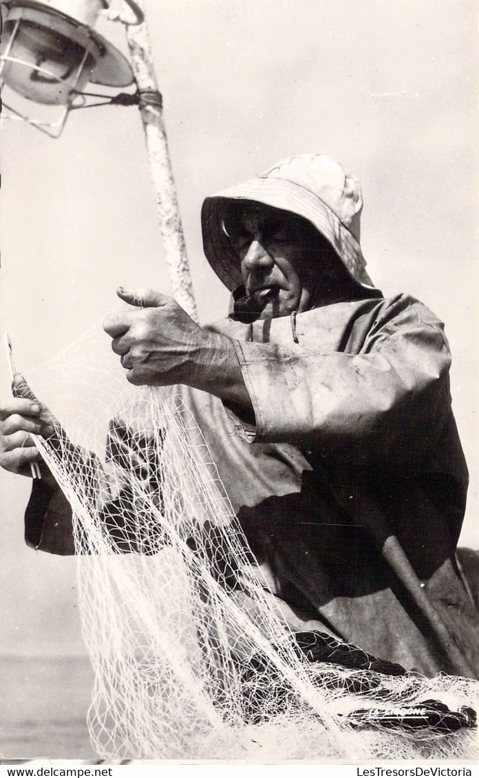 CPA - VIEUX METIERS - Pêcheur - Un Travail Avant La Pêche - Folklore De La Côte D'Opale - Other & Unclassified