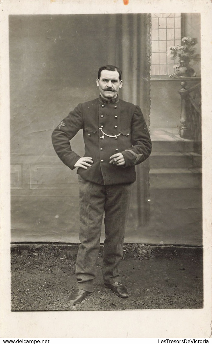 CPA - Militaria - Carte Photo  - Identification Edward Dobbelin - Envoyé à La Louvière - Photo Germania - Personnages