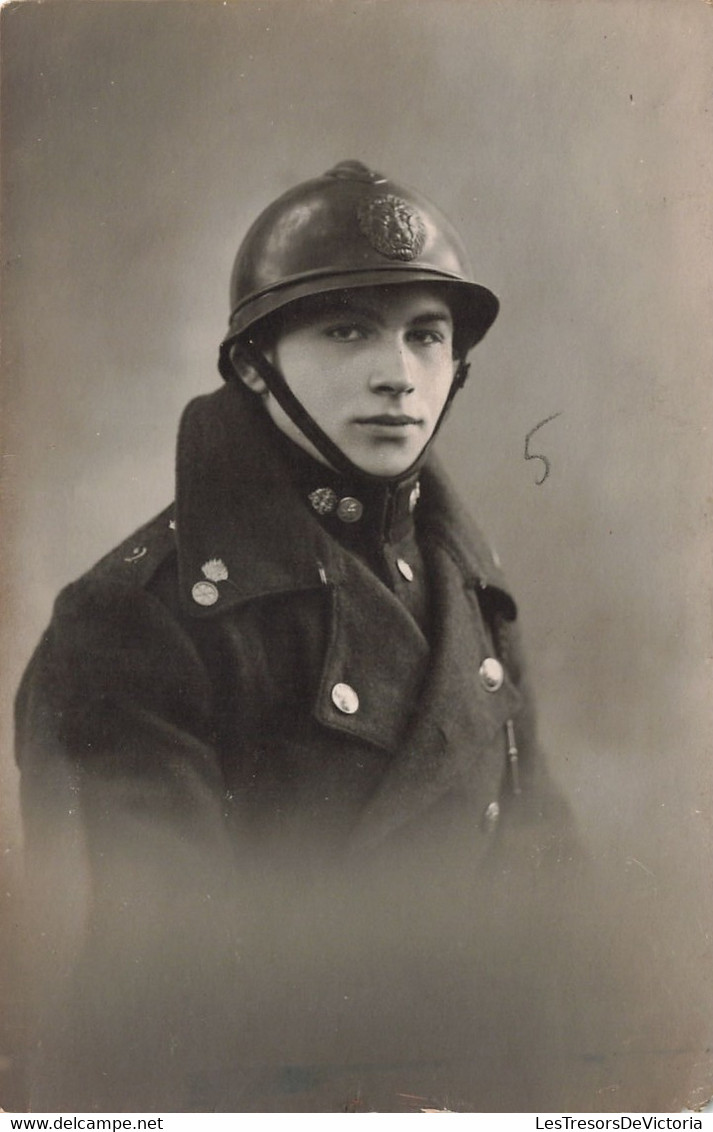 CPA - Militaria - Carte Photo  - Identification Louis Hubin - Caserne Prince Albert Bruxelles - Photo Regina - Characters