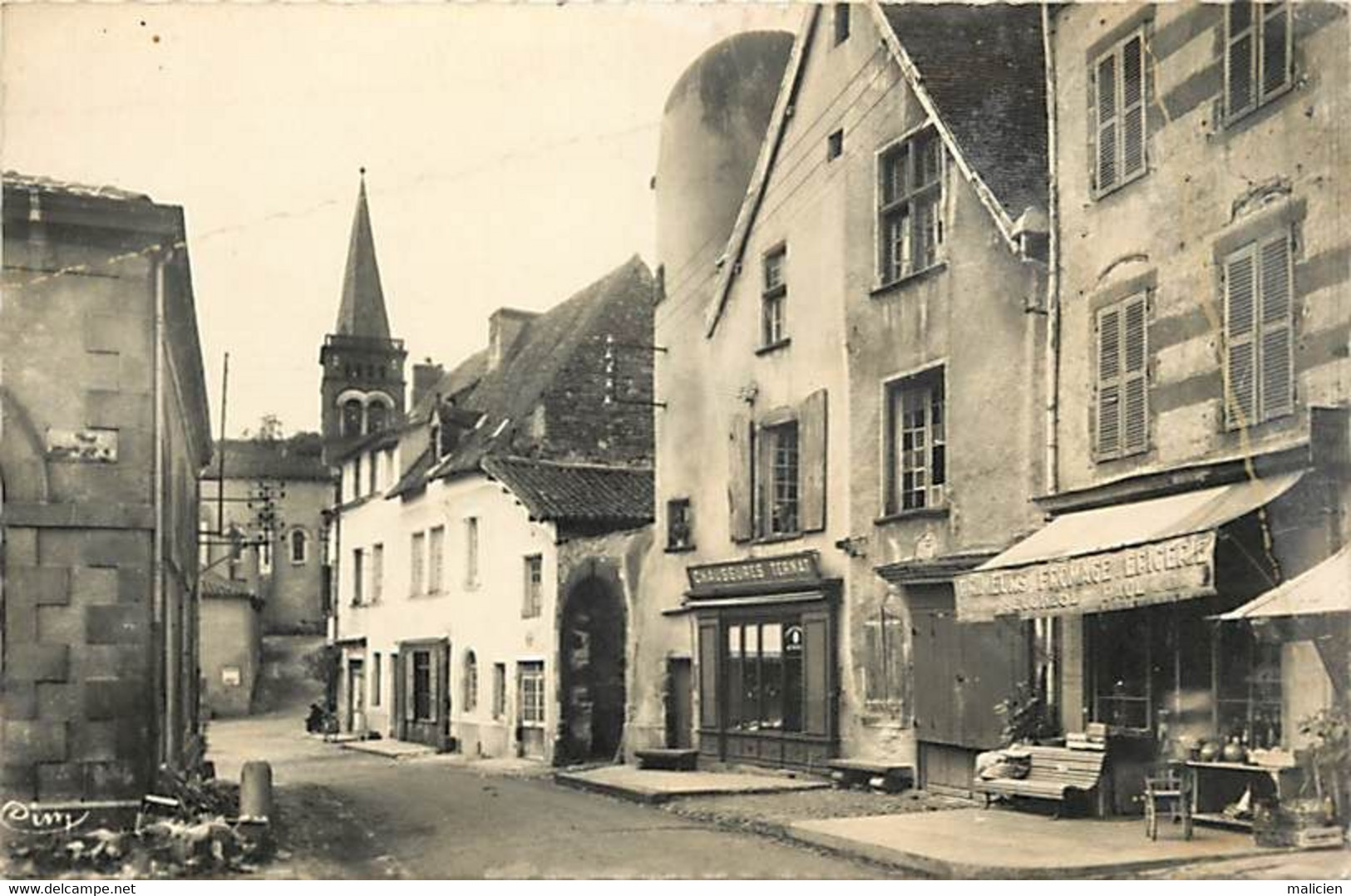 - Puy De Dôme -ref-B565-  Combronde - Grande Rue Et Eglise - Epicerie Primeurs Fromage - Chaussures Ternat - - - Combronde