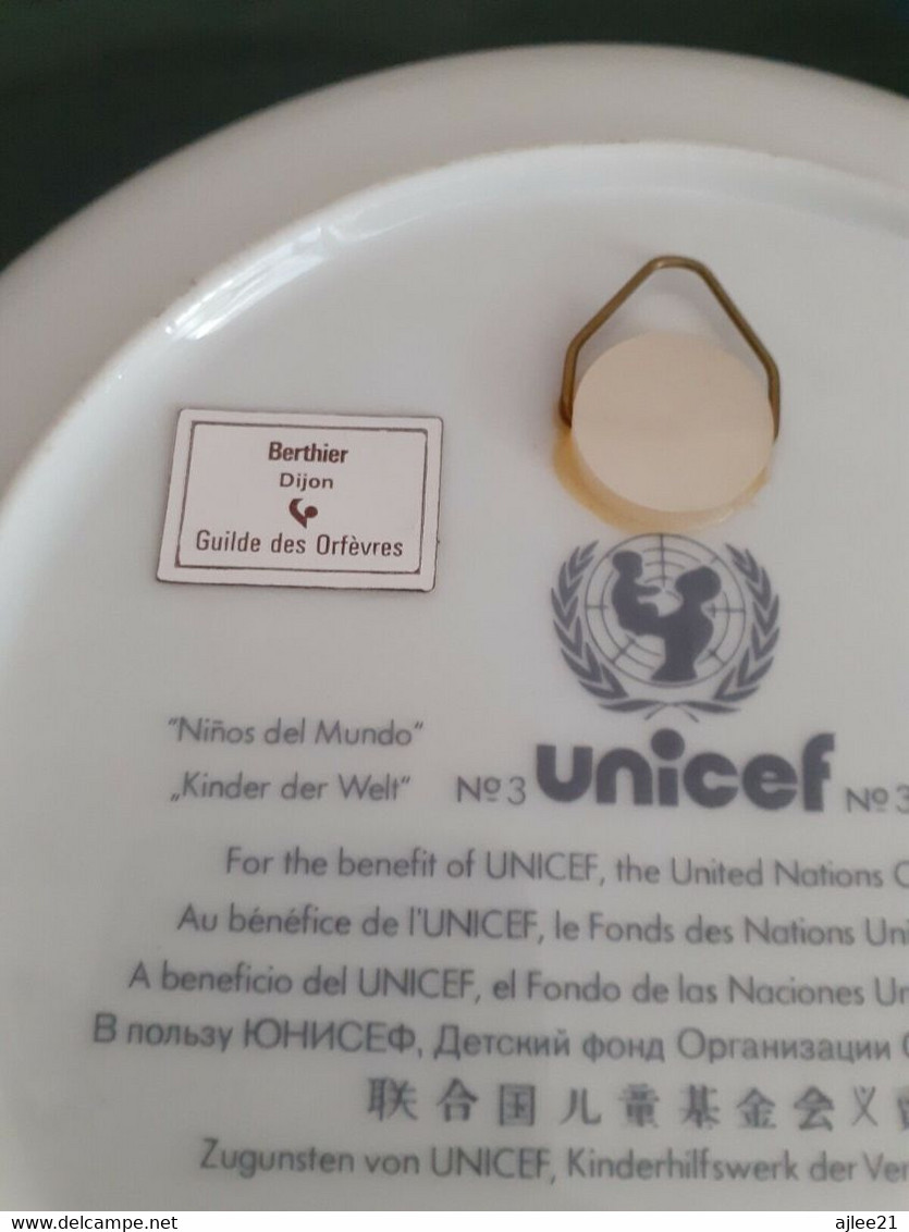 Assiette Murale.  Unicef.  Villeroy et Boch.  "Enfants Du Monde"  1979.   "Niños del Mundo"  Kinder der Welt.  "Children