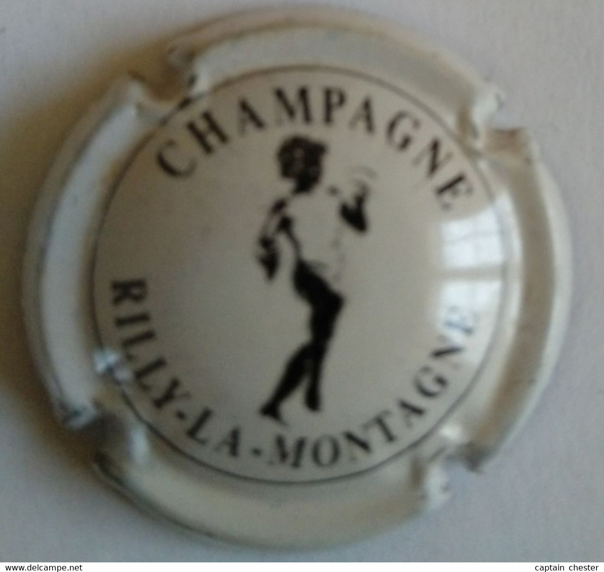 PLAQUE DE MUSELET DE CHAMPAGNE " RILLY LA MONTAGNE N°10 BLANC ET NOIR " - Rilly La Montagne