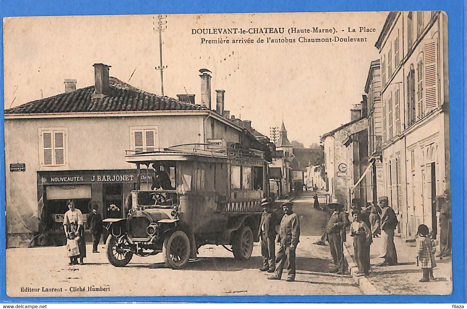 52 - Haute Marne - Doulevant-le-Château - La Place - Première Arrivée De L'autobus Chaumont-Doulevant (N11735) - Doulevant-le-Château