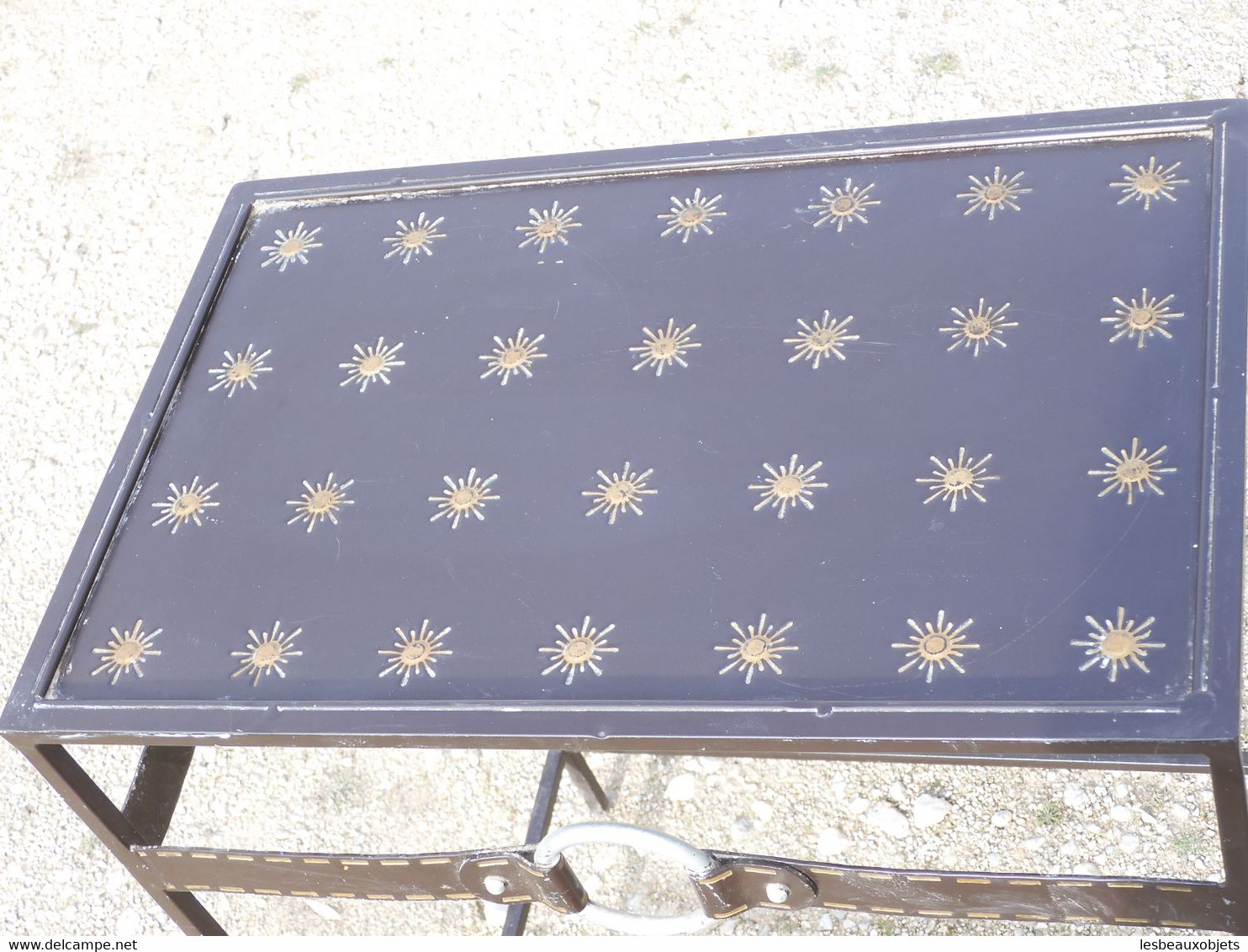 *TABLE D'APPOINT En METAL PEINT Plateau à Décor De SOLEILS Dorés JUS GRENIER  E - Tables & Pedestals