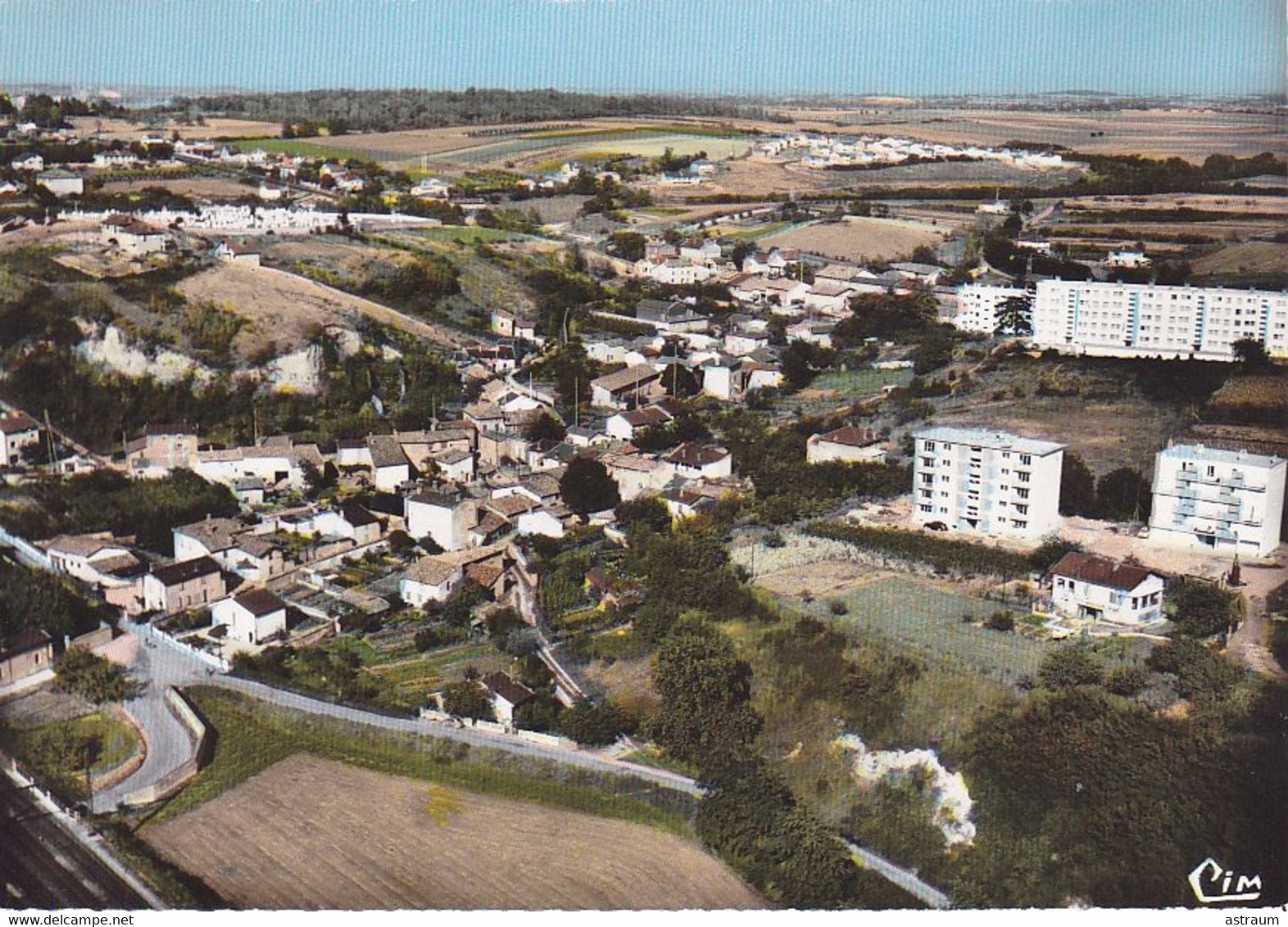 Cpa -69- Feyzin --vue Panoramique Aerienne - Cité Des Geraniums -edi Combier N°463 54 - Feyzin
