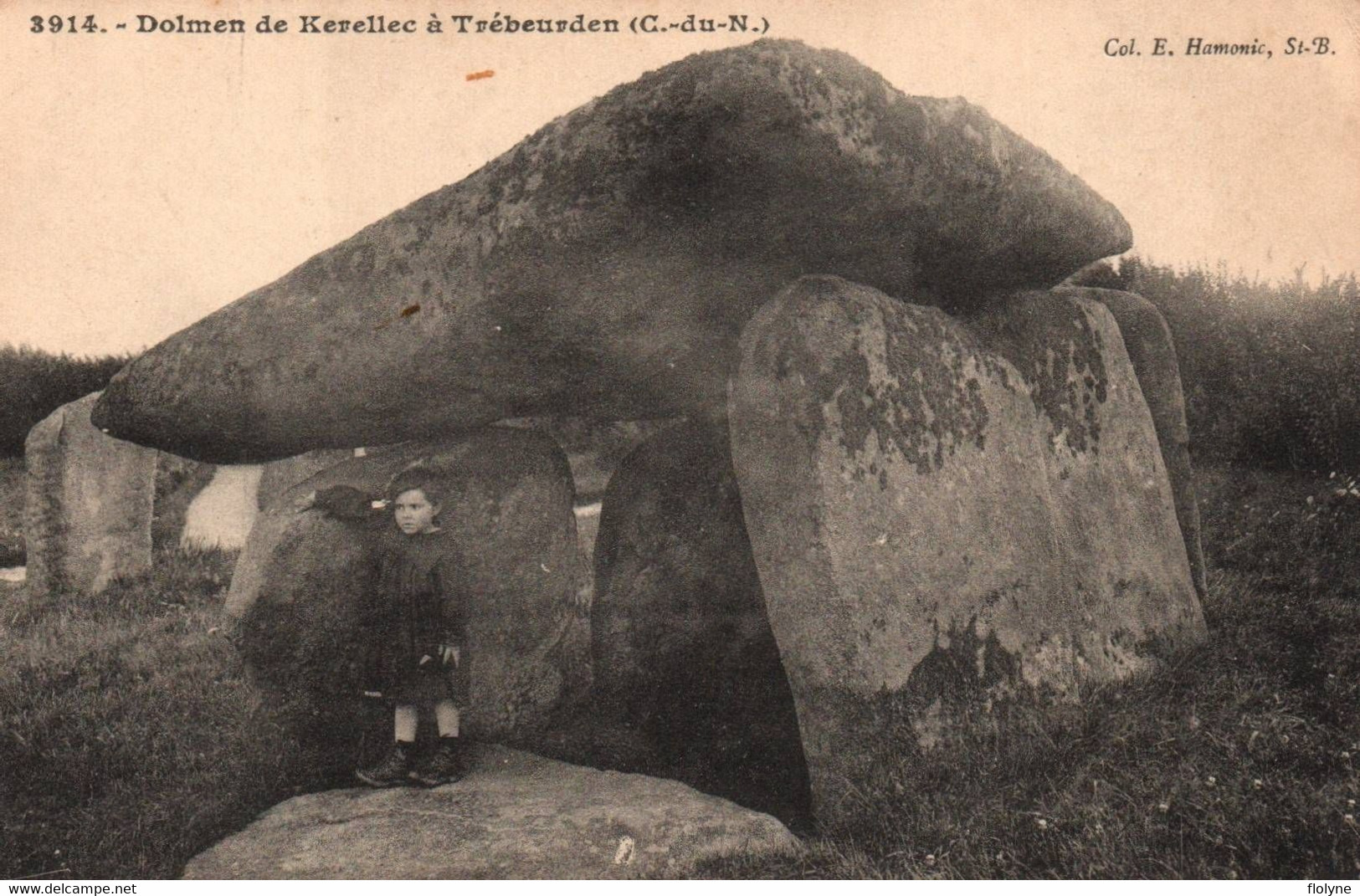 Trébeurden - Le Dolmen De Kerellec - Enfant - Trébeurden