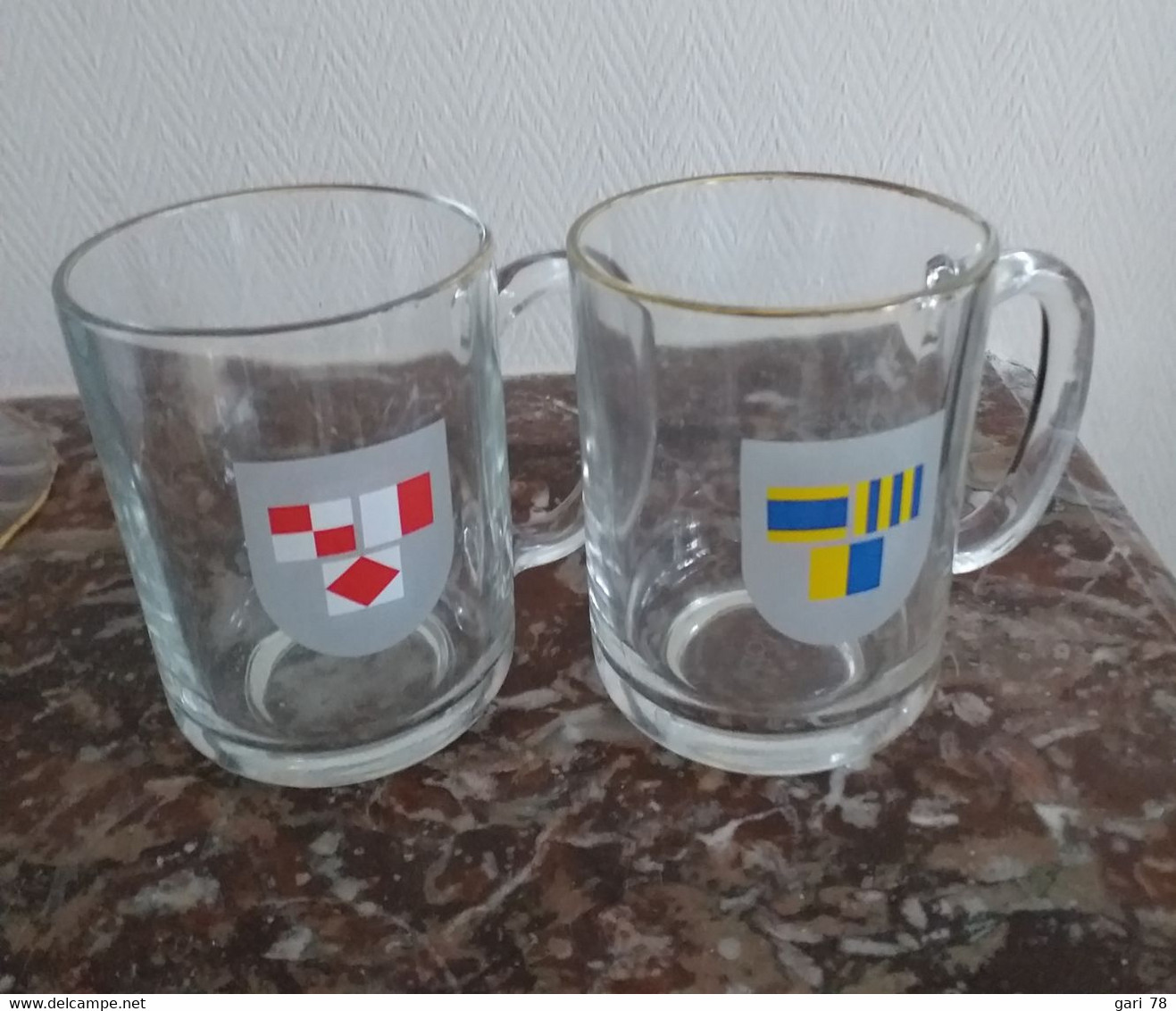 2 Tasses Publicitaires MOBIL / Mug En Verre Transparent, à Décor De Drapeaux - Tasses