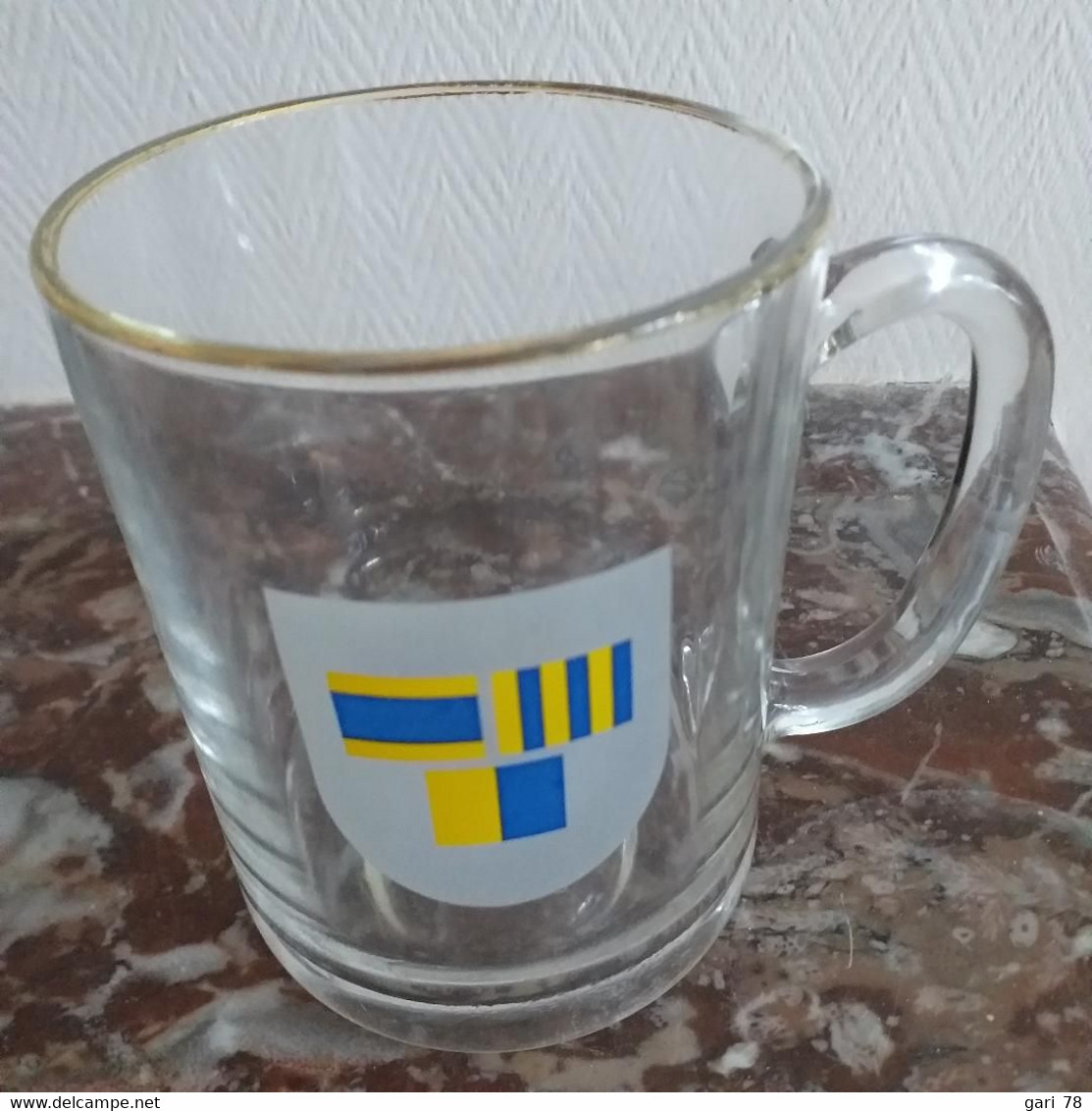 2 tasses publicitaires MOBIL / Mug en verre transparent, à décor de drapeaux