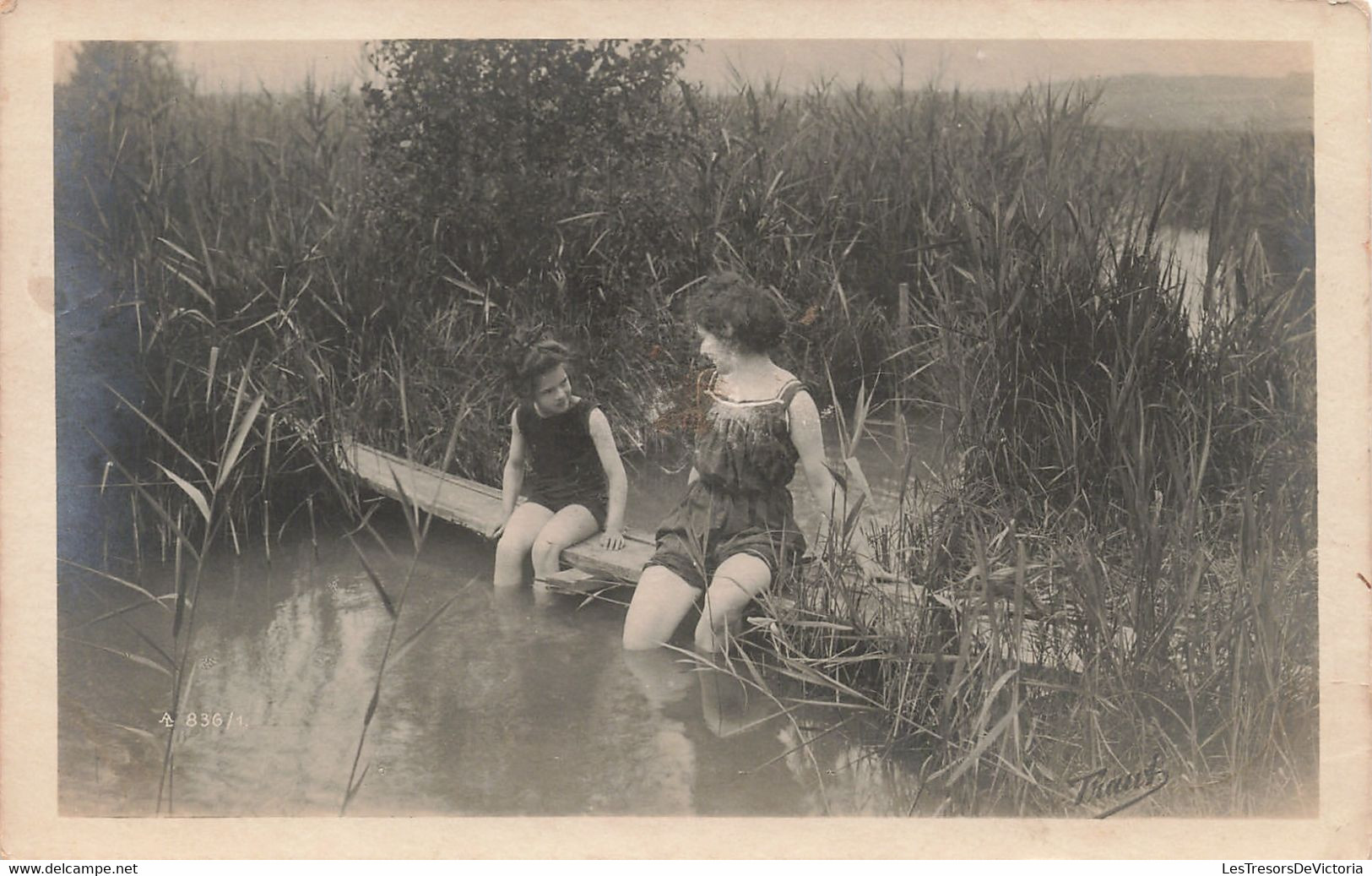 CPA - Fantaisies - Maman Et Fille Sur Un Bois Au Bord De L'eau - Edit. Frank - Oblitération Etoile Bergilers 1908 - Vrouwen