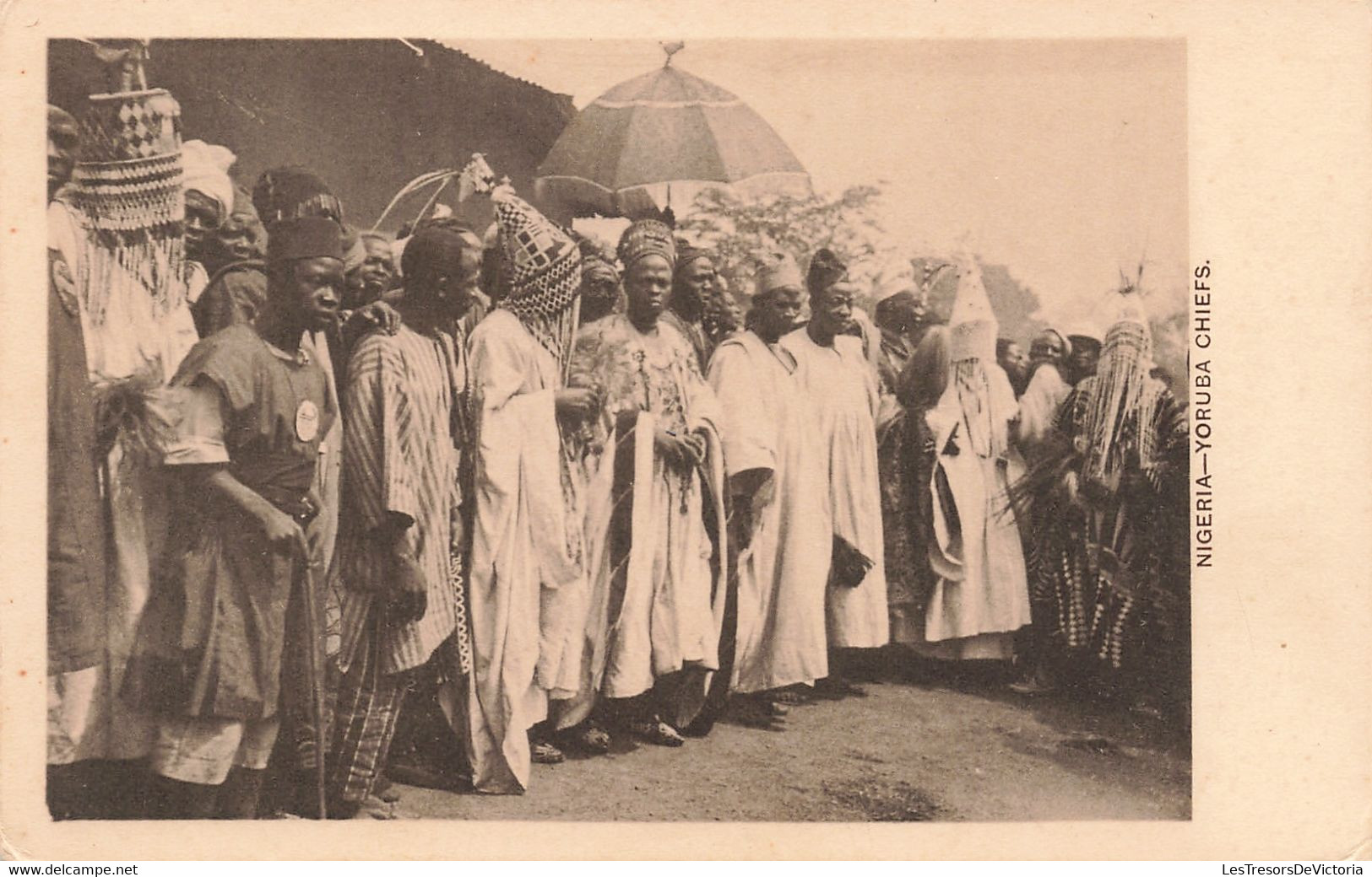 CPA - Afrique - Nigéria - Yoruba Chiefs - Costume Traditionnel - Ombrelle - Tribu - Nigeria