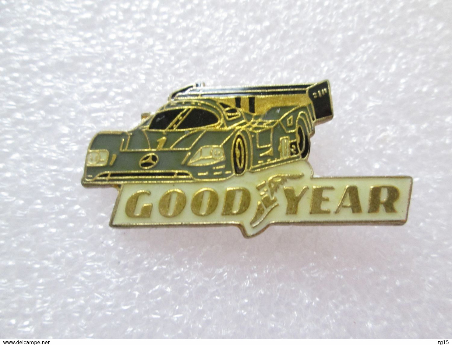 PIN'S    GOODYEAR   MERCEDES BENZ  SAUBER C 9 - Mercedes