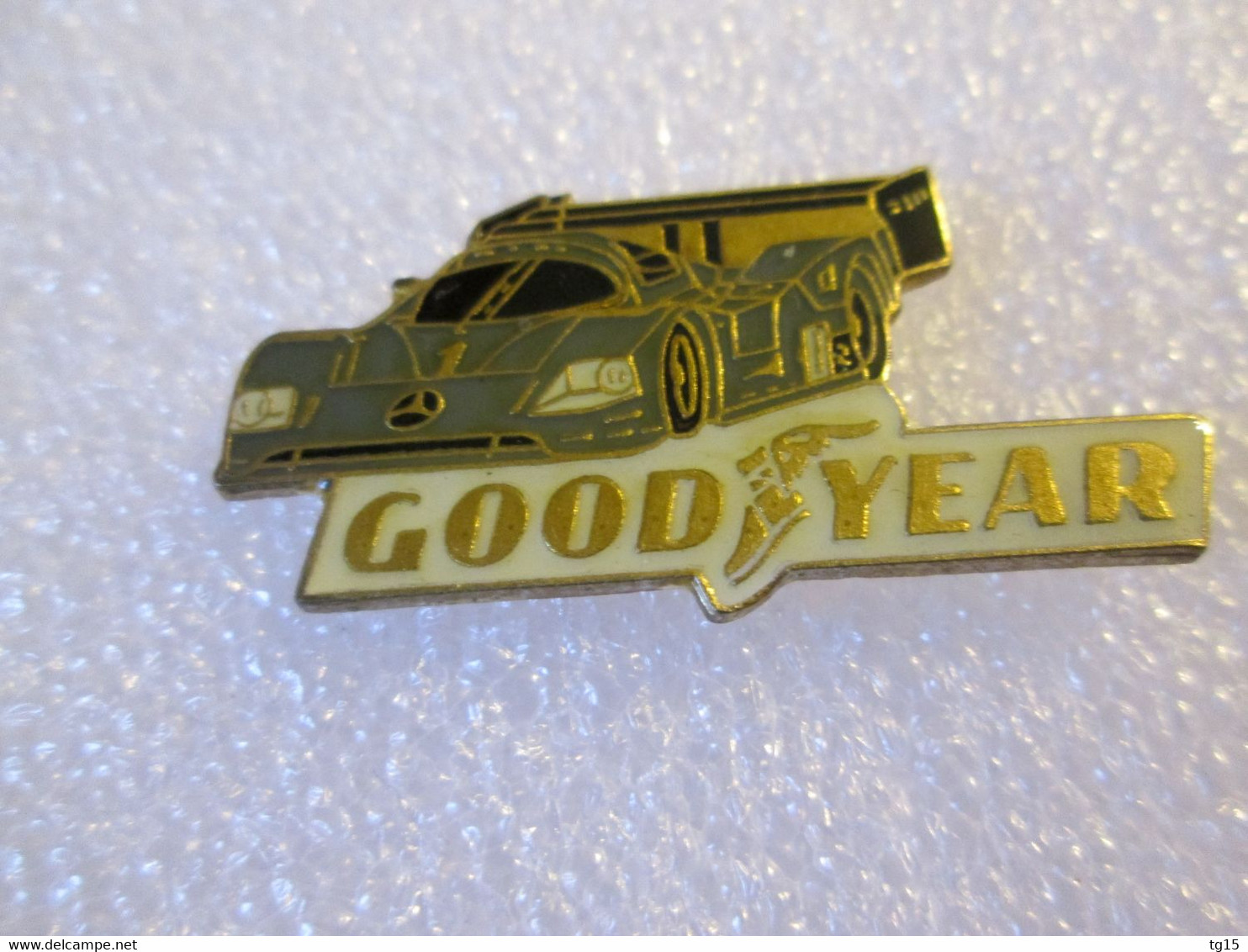 PIN'S    GOODYEAR   MERCEDES BENZ  SAUBER C 9 - Mercedes