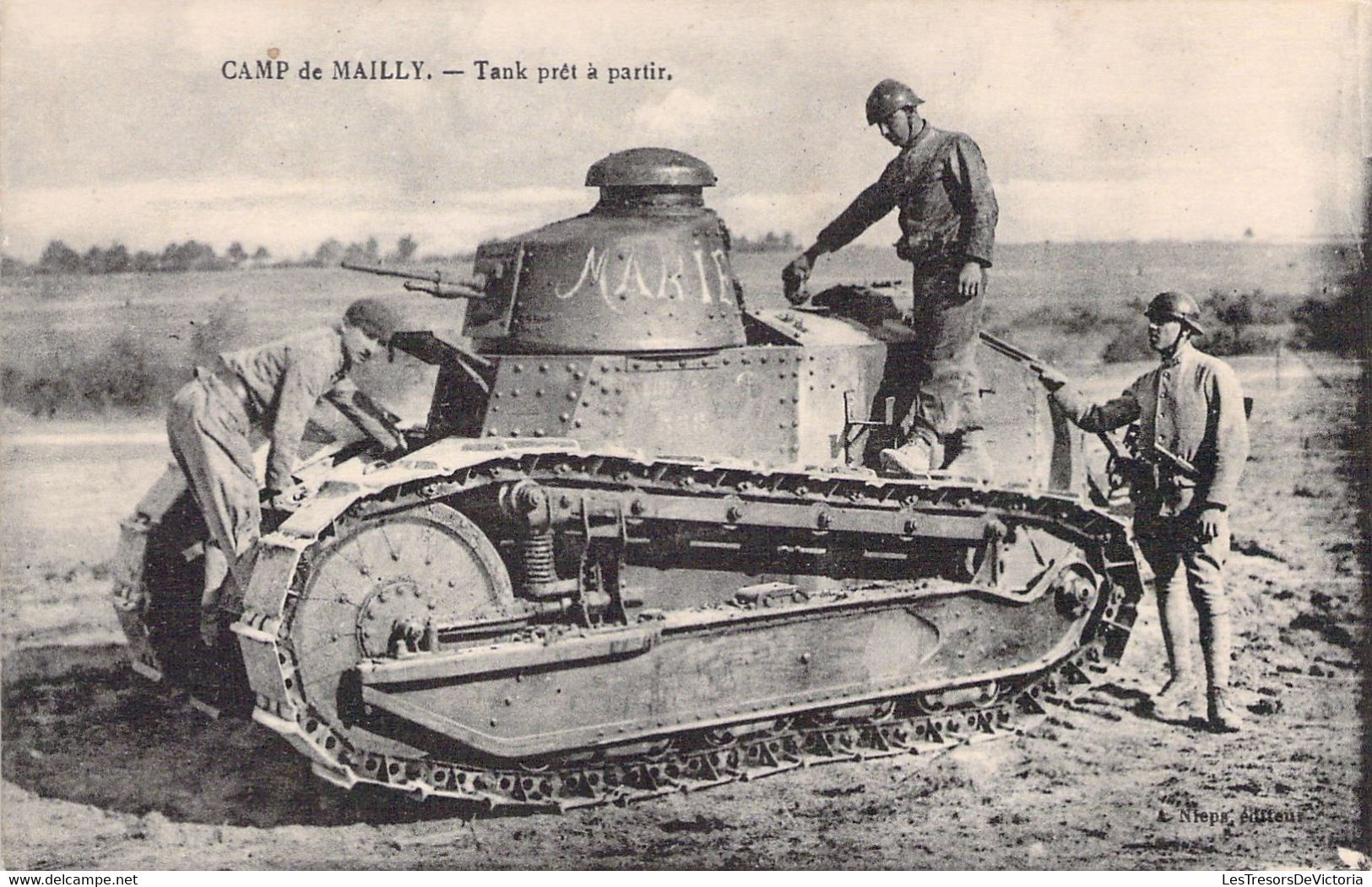 CPA - MILITARIAT - CAMP DE MAILLY - Tank Prêt à Partir - Ausrüstung