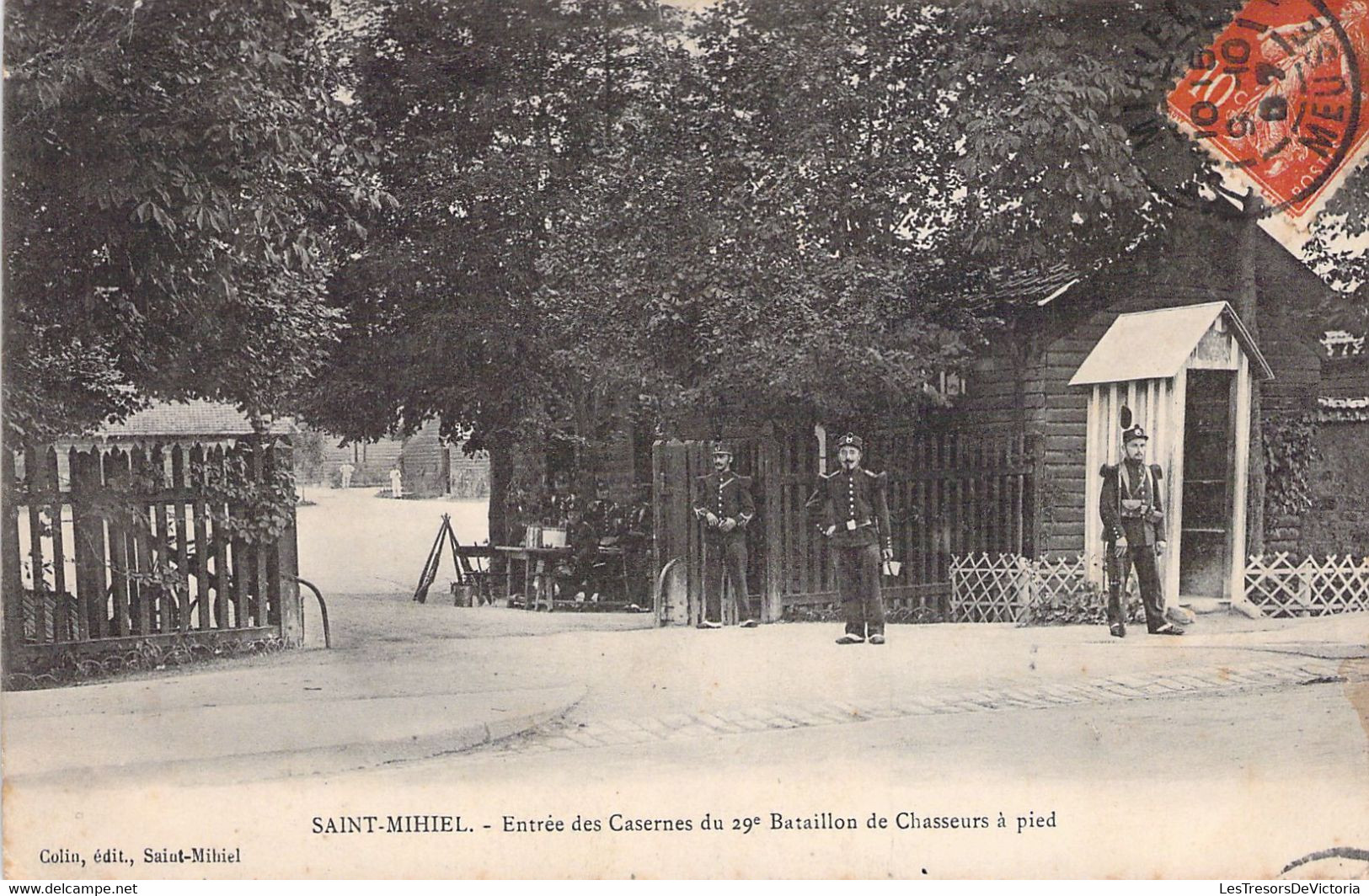 CPA - MILITARIAT - Saint Mihiel - Entrée Des Casernes Du 29è Bataillon De Chasseurs à Pied - Casernes