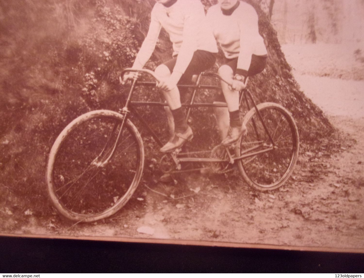 ♥️   Vélo. Cyclisme. Deux  HOMMES  Sur Un Tandem. 1890-1900.ANONYME  FORMAT CABINET - Ciclismo