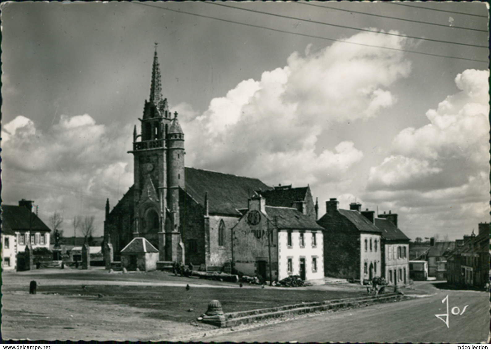 29 GUERLESQUIN / L'Eglise Paroissiale / - Guerlesquin