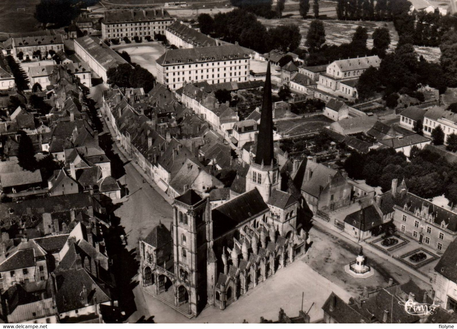 Auxonne - Vue Aérienne Sur La Place De L'église - Auxonne