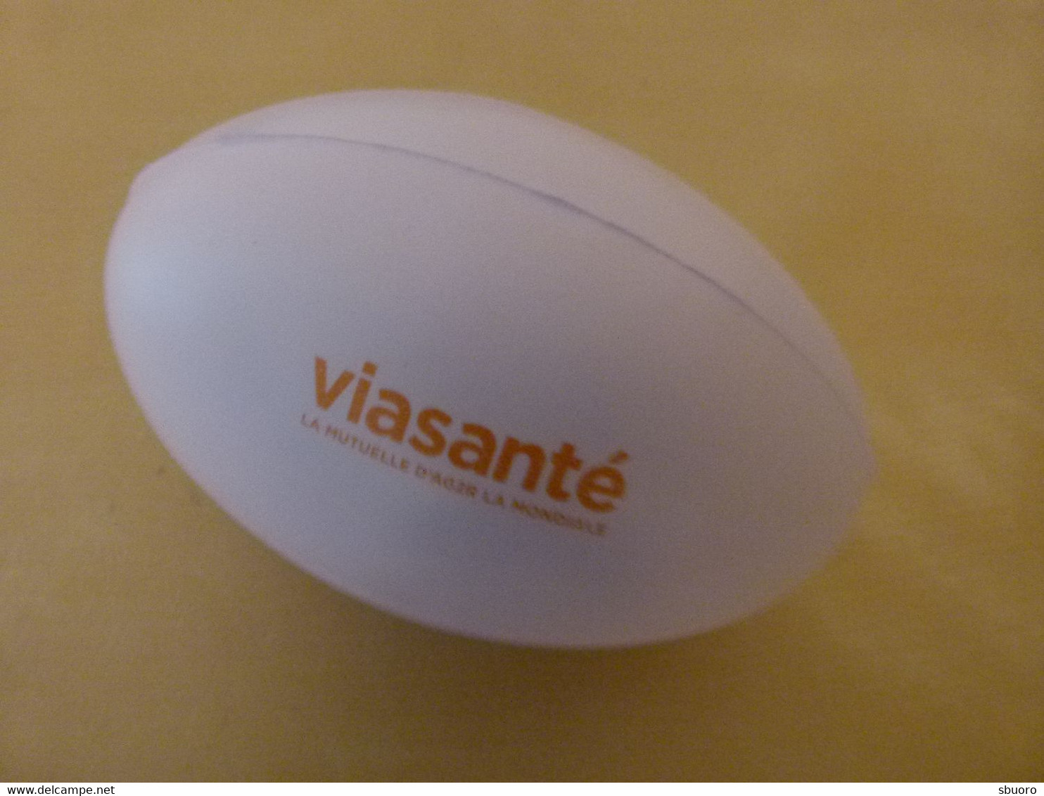 Mini Ballon De Rugby / Passe-nerfs. Objet Publicitaire / Goodies (Viasanté) 3 Photos. Plus Grandes Dimensions : 6 X 9 Cm - Rugby