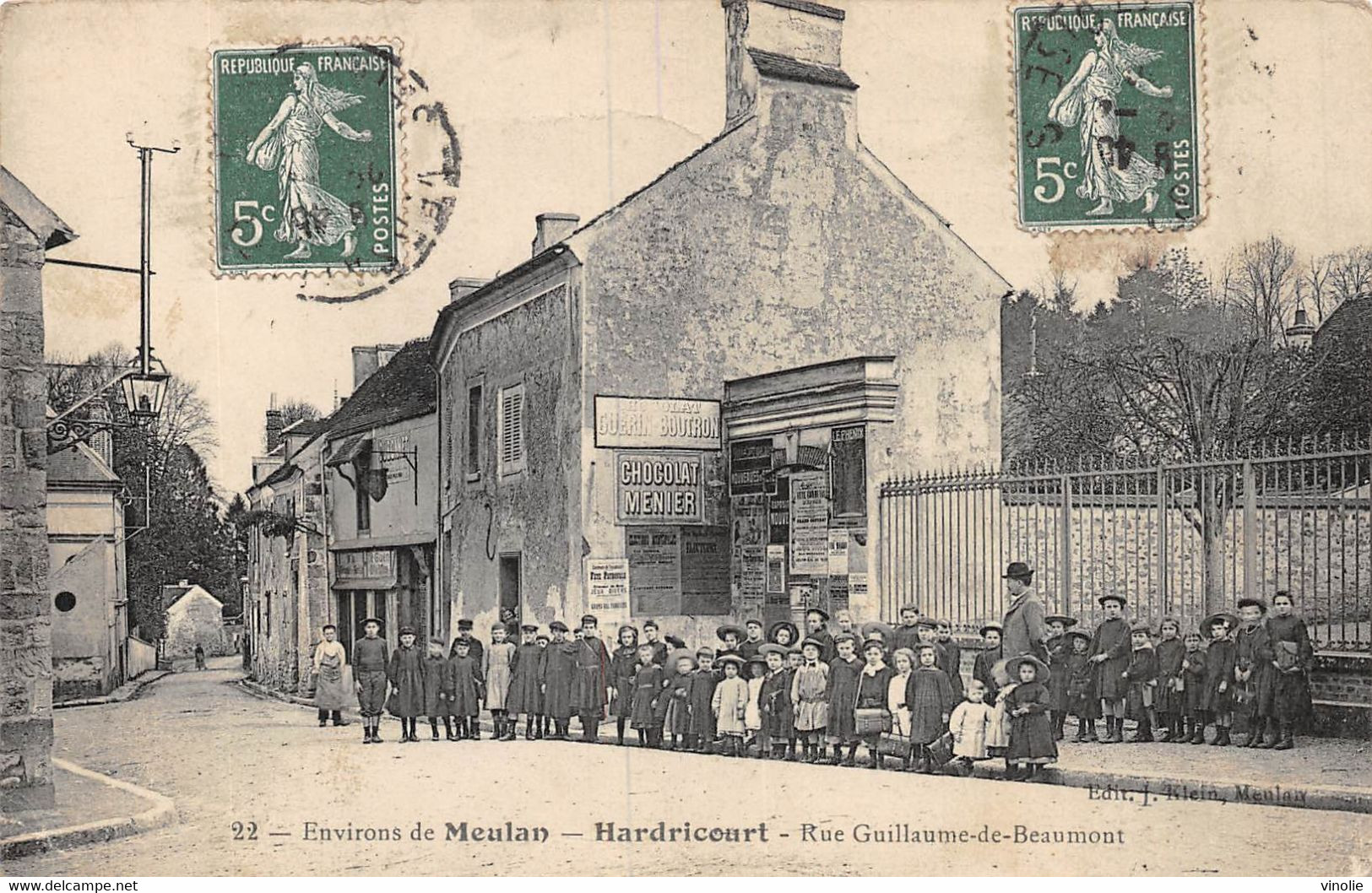 23-1372 : HARDRICOURT PRES MEULAN. RUE GUILLAUME-DE-BEAUMONT. AFFICHES MURALES PUBLICITAIRES - Hardricourt