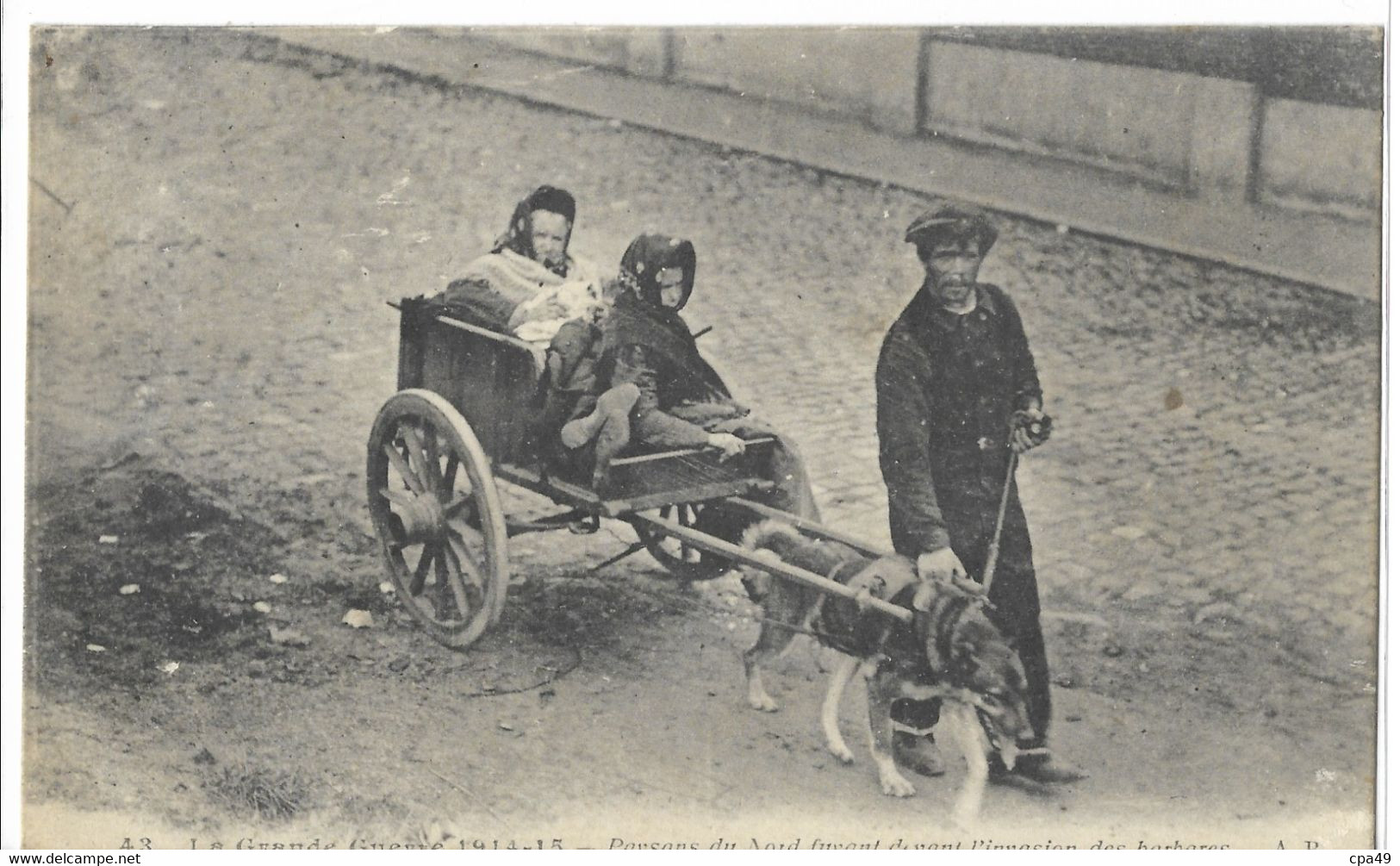 62   LA   GRANDE  GUERRE  1914 - 1915  PAYSANS  DU NORD  FUYANT DEVANT  L' INVASION  DES  BARBARES  ( 8,5 X 13,8 ) - Autres & Non Classés