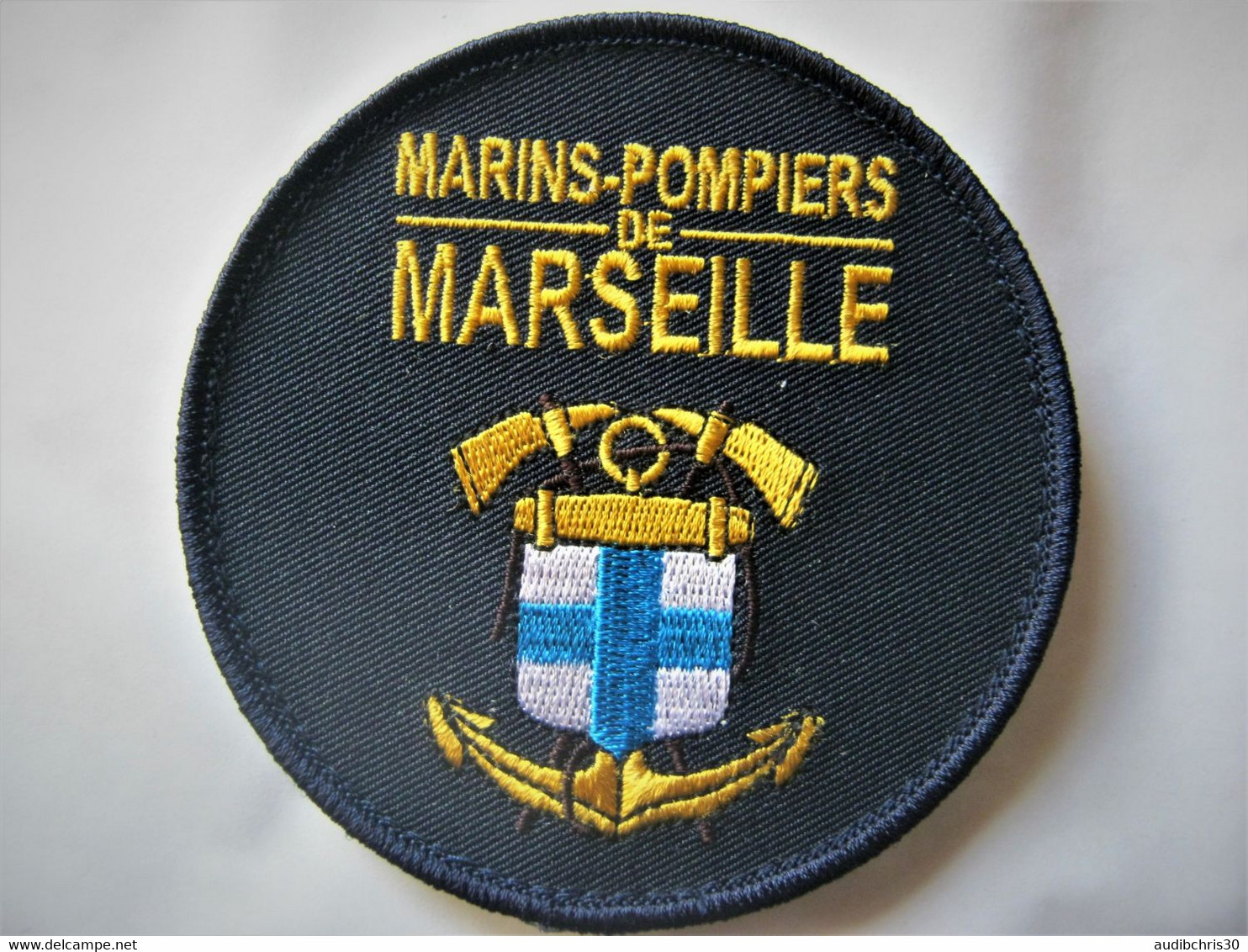 COLLECTION POMPIER LES MARINS POMPIERS DE MARSEILLE 13 SCRATCH AU DOS 90MM - Firemen