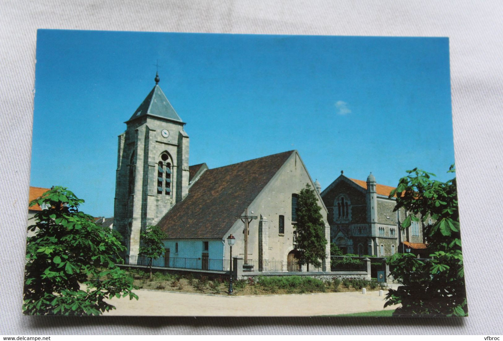 Cpm, Chevilly Larue, L'église Sainte Colombe, Val De Marne 94 - Chevilly Larue