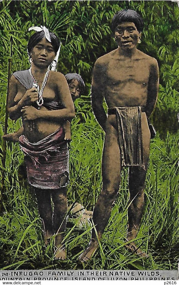 PHILIPPINES -  INFUGAO FAMILY IN THEIR NATIVE WILDS - MOUTAIN PROVINCE ISLAND OF LUZON - PHILIPPINES - CARTE COLORISEE - Philippines