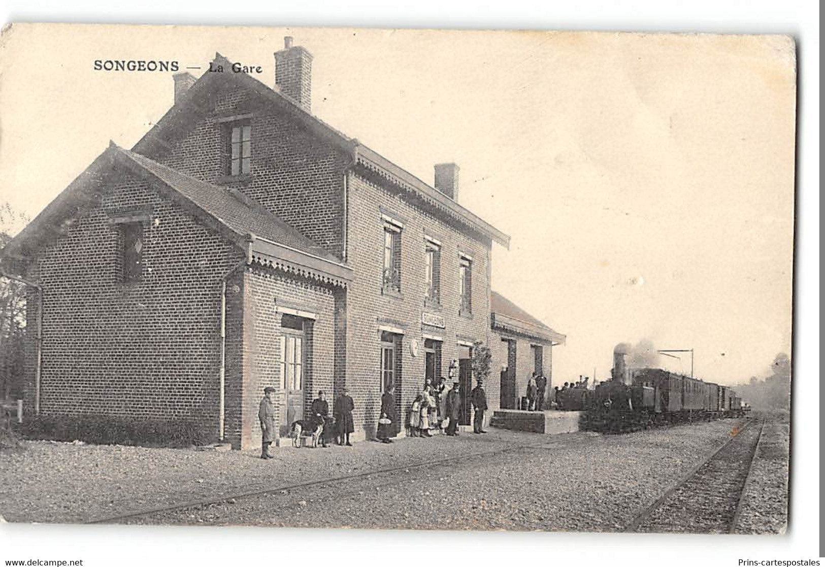 CPA 60 Songeons La Gare Et Le Train Tramway - Songeons