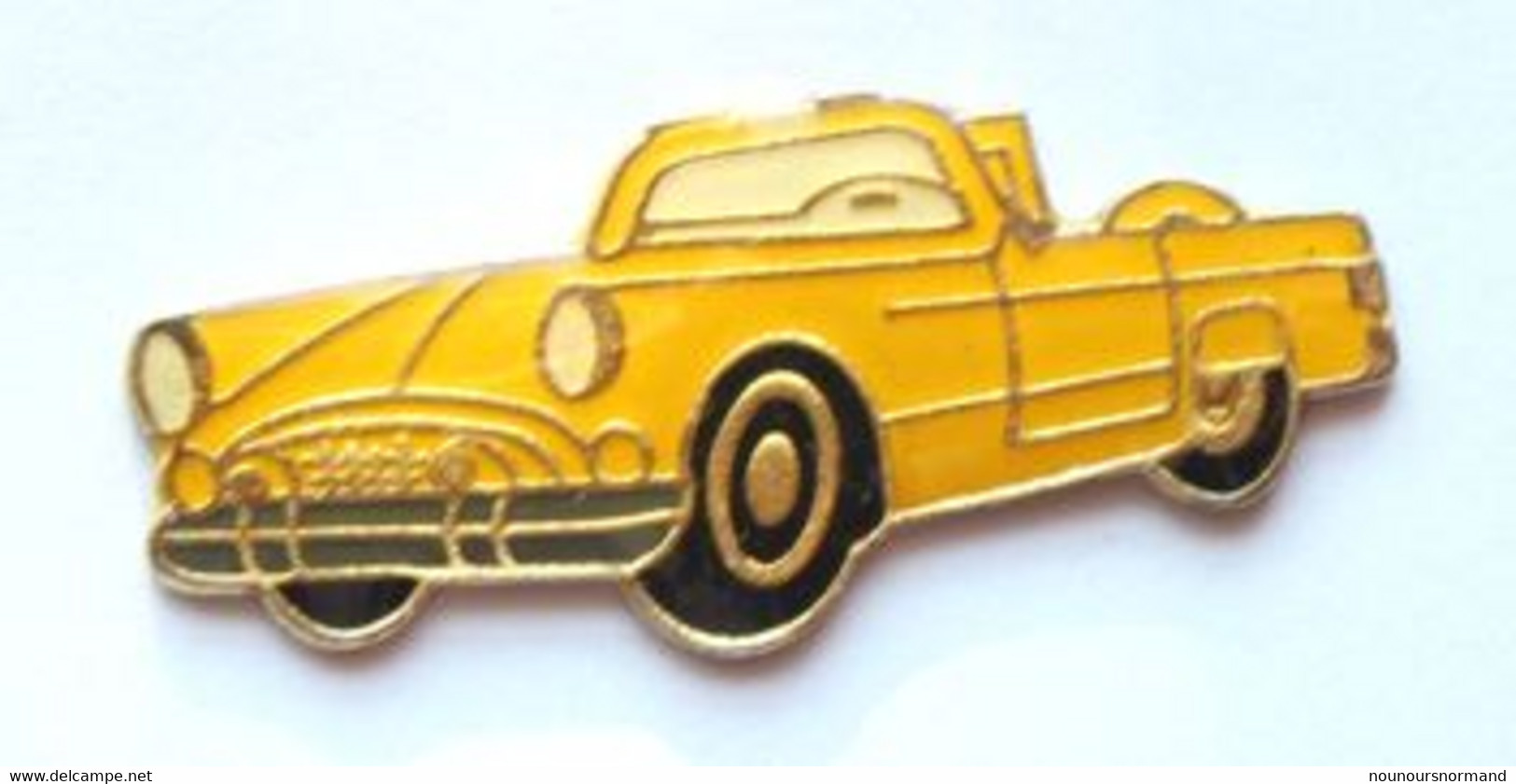 Pin's  Ford Thunderbird (modèle 1955/57) - Cabriolet Jaune - M084 - Ford