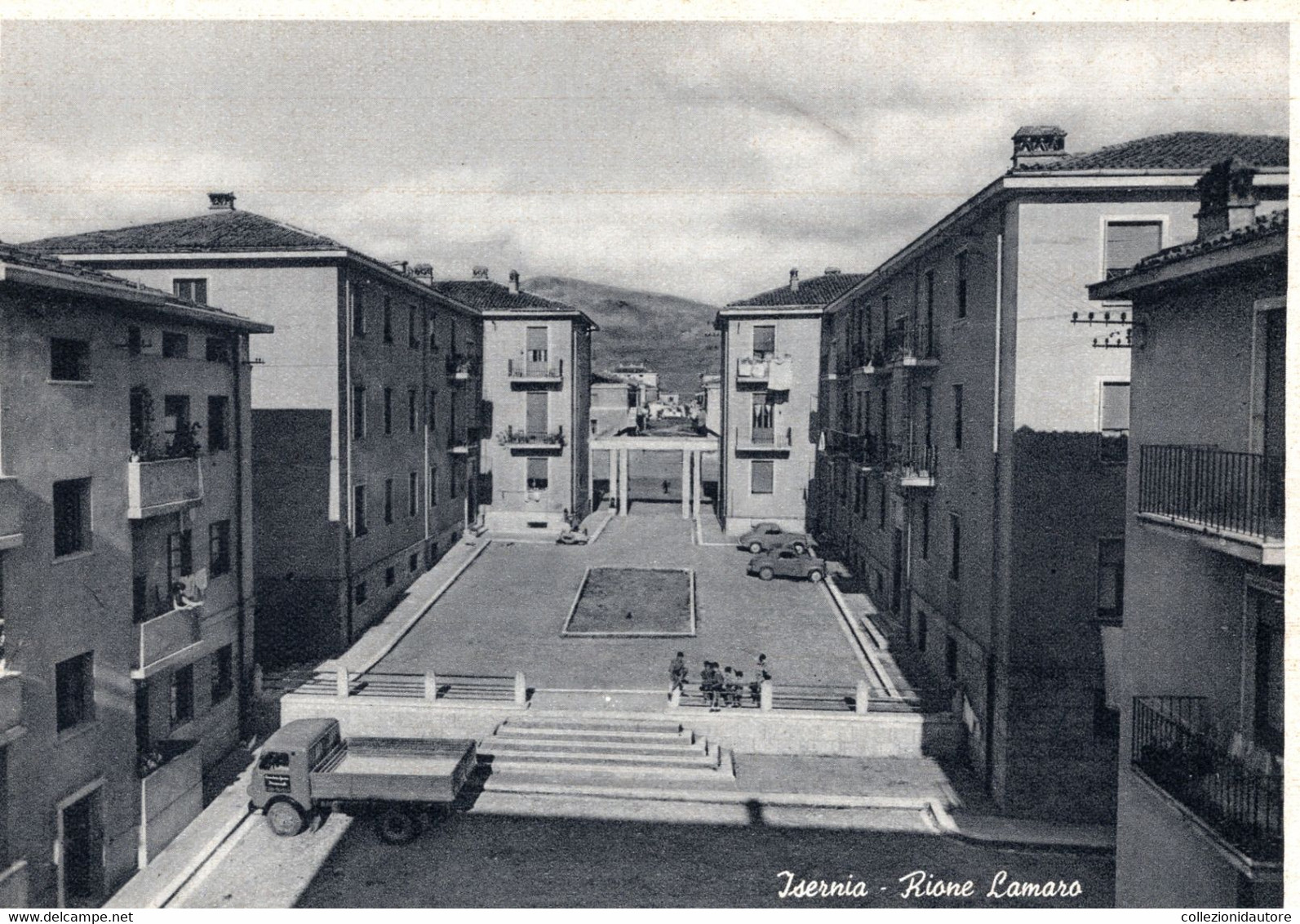 ISERNIA - RIONE LAMARO - ANIMATA - BAMBINI - AUTO E CAMION D'EPOCA - CARTOLINA FG SPEDITA NEL 1956 - Isernia